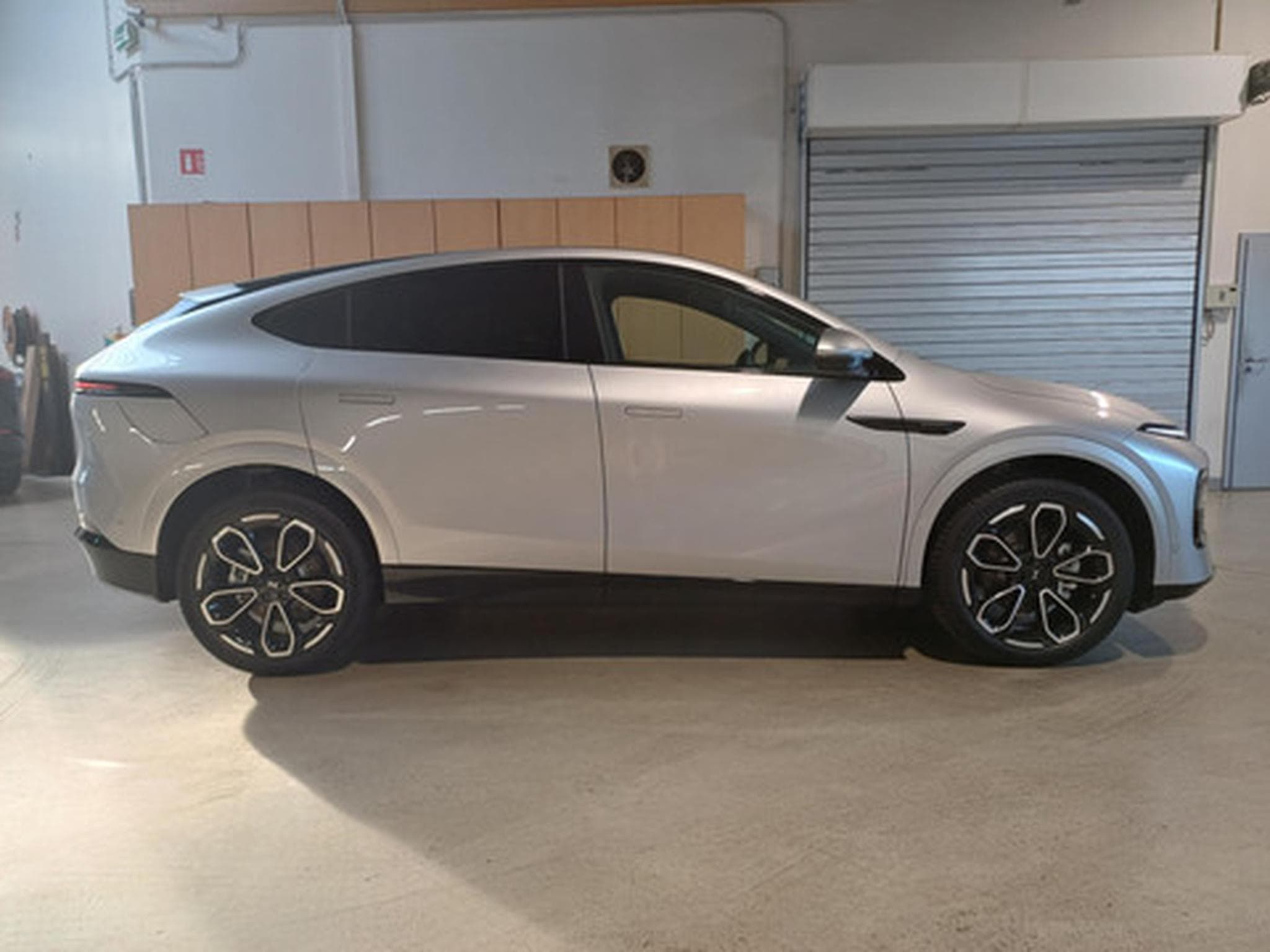 Xpeng G6 New AWD Performan BEV 81KWH Performance AWD (2026) - Photo 10