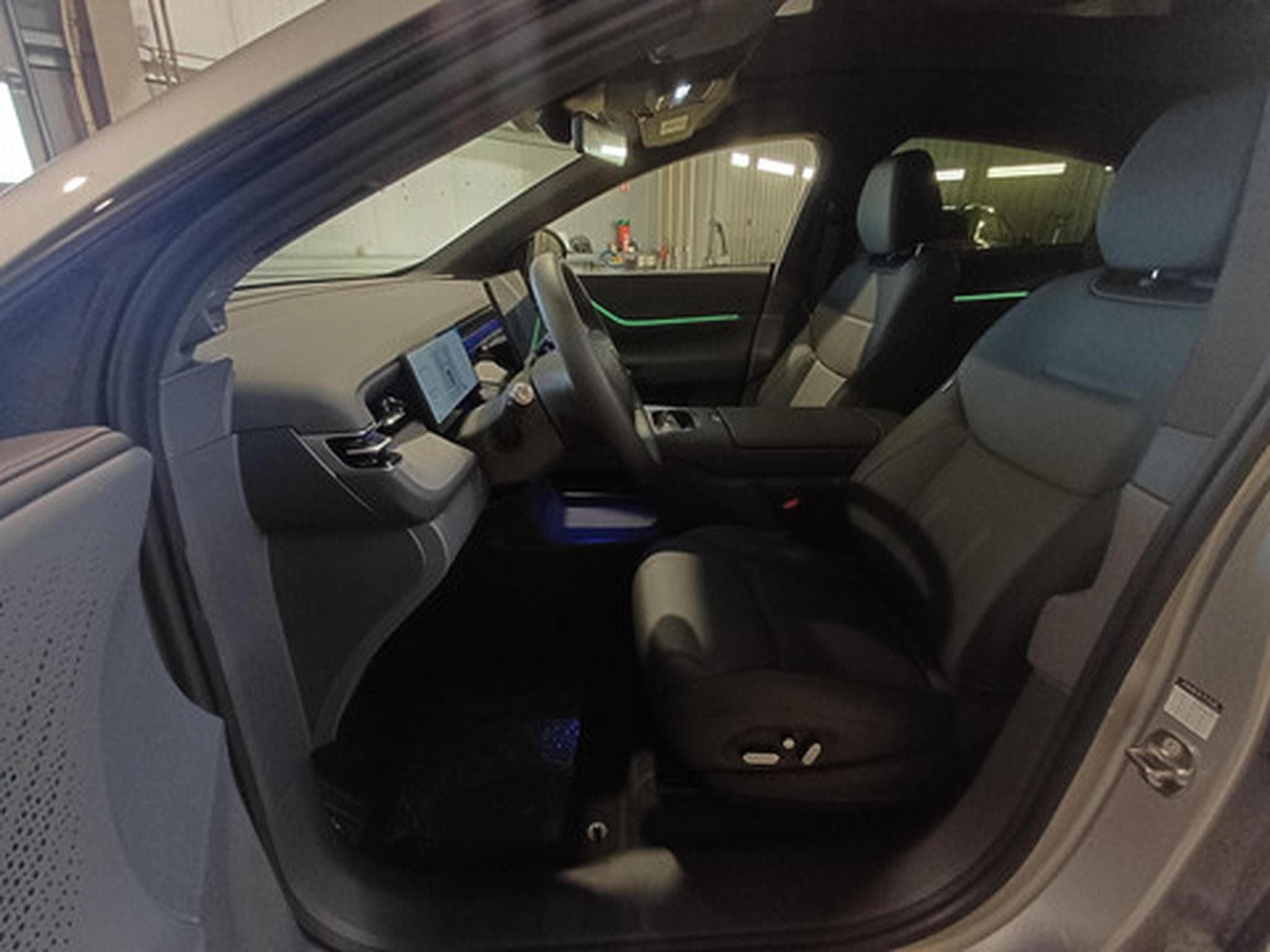 Xpeng G6 New AWD Performan BEV 81KWH Performance AWD (2026) - Photo 8