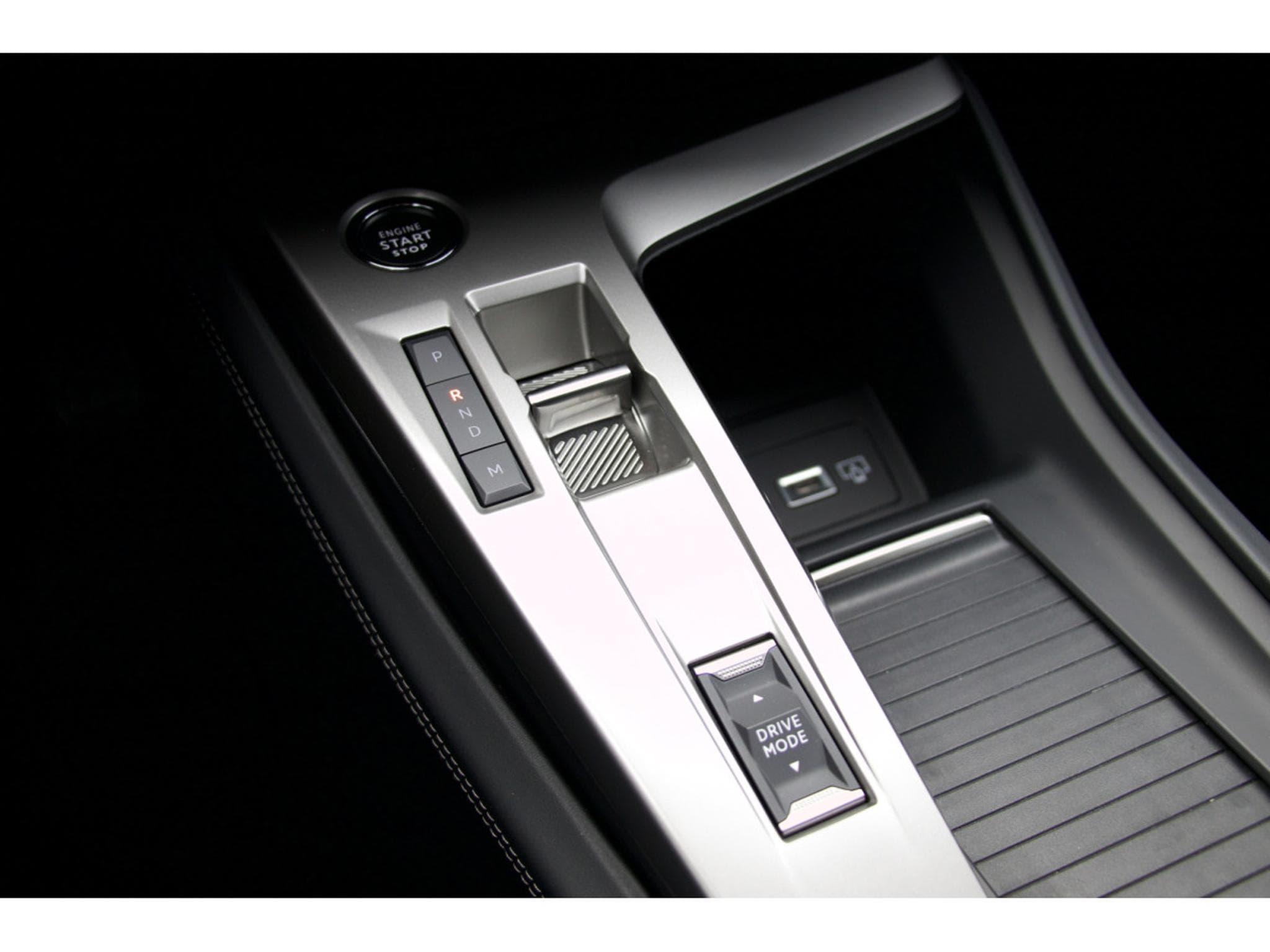 Peugeot 308 1.5 BlueHDi 130 EAT8 Allure ACC 360° Navi LED PDC (2024) - Photo 12