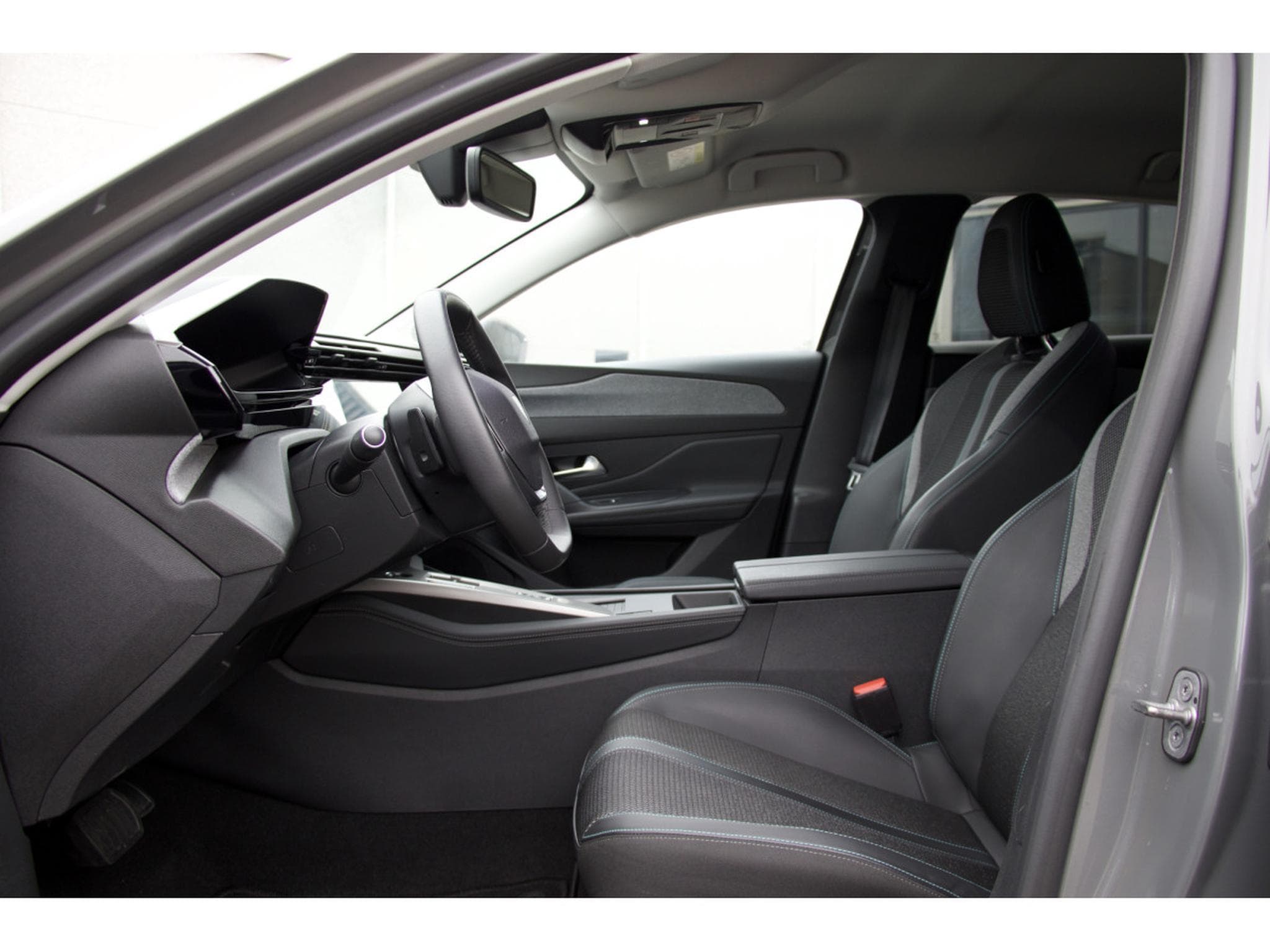 Peugeot 308 1.5 BlueHDi 130 EAT8 Allure ACC 360° Navi LED PDC (2024) - Photo 5