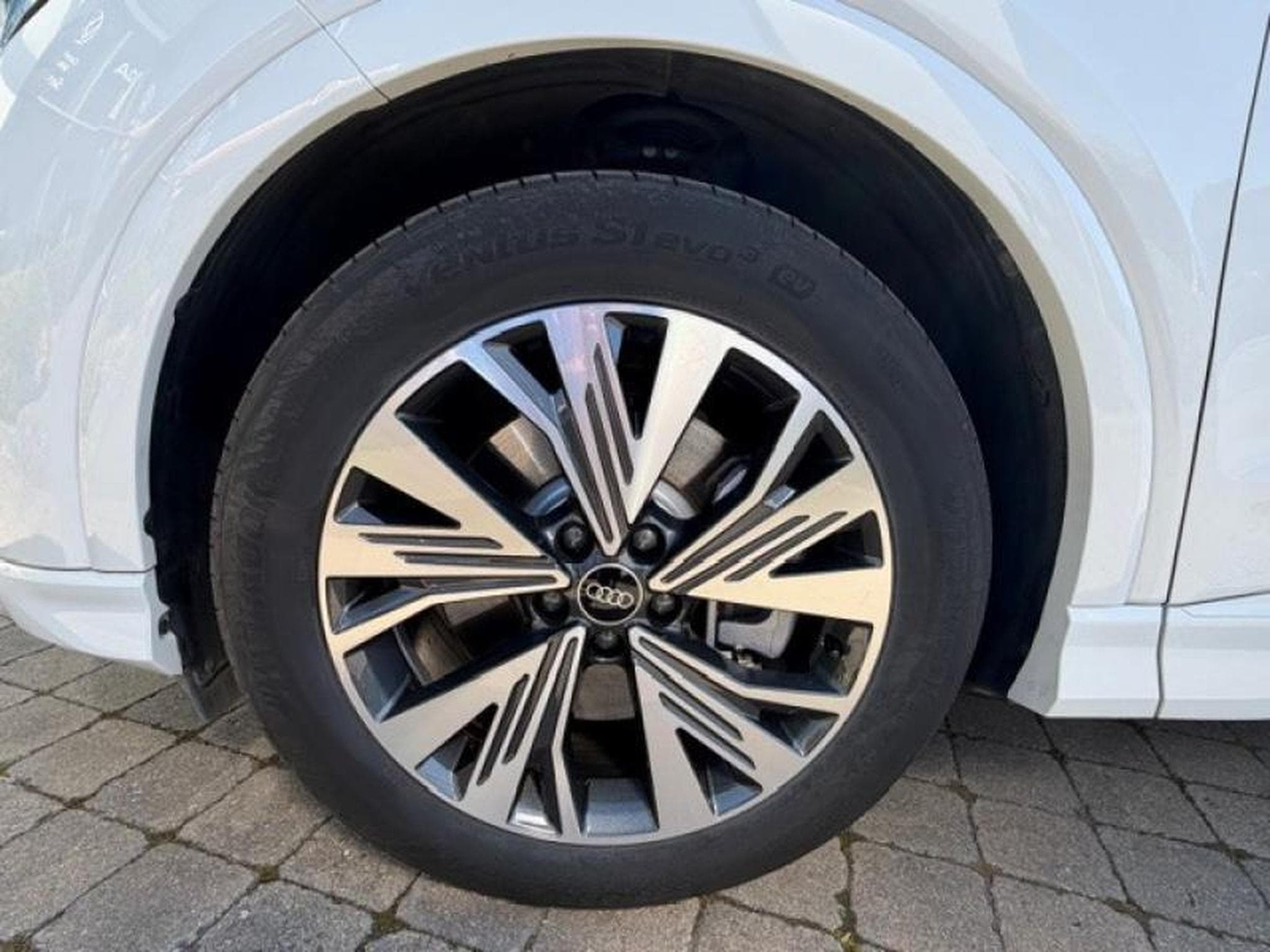 Audi Q4 e-tron 45 e-tron (2024) - Photo 11