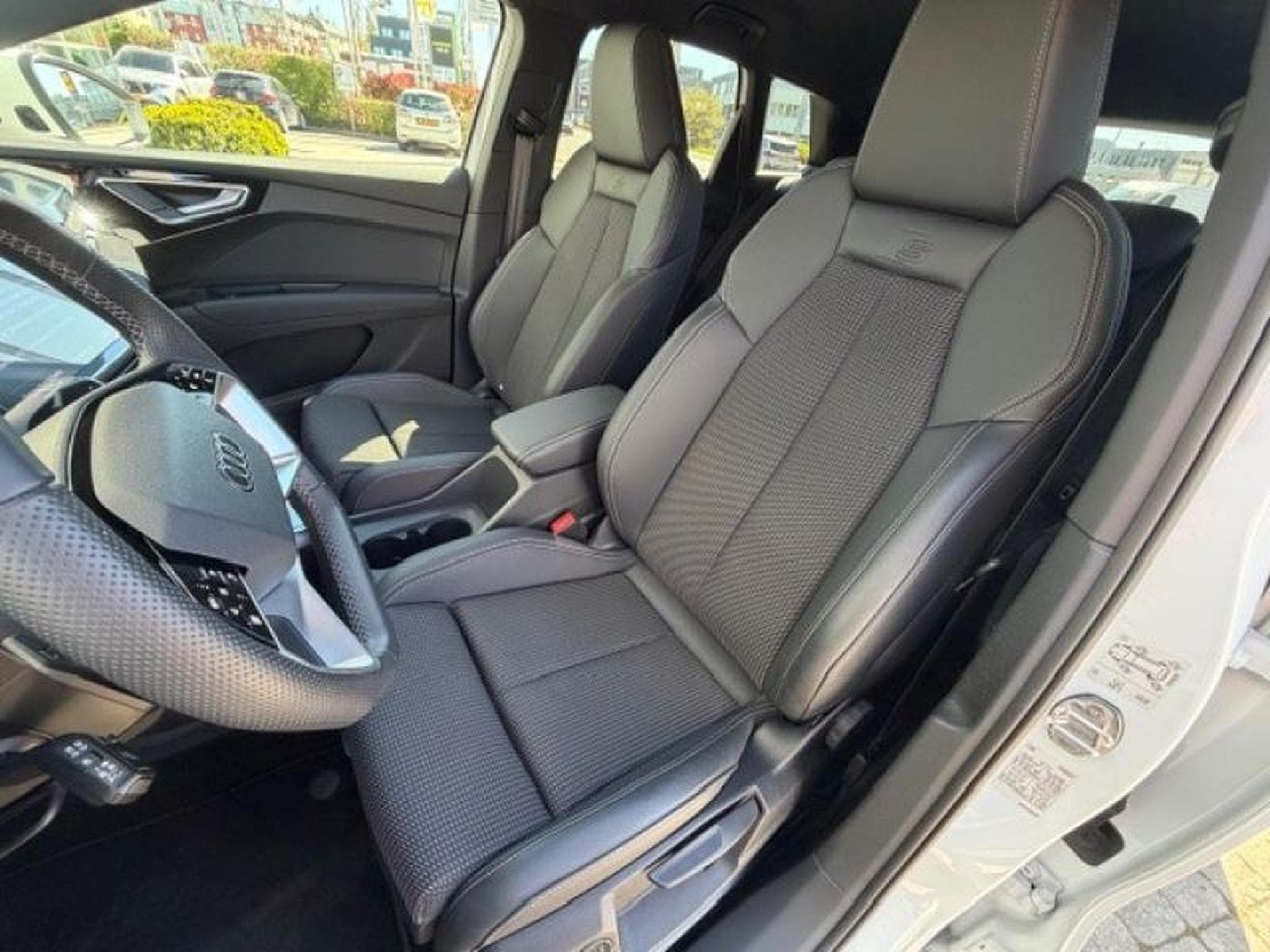 Audi Q4 e-tron 45 e-tron (2024) - Photo 12