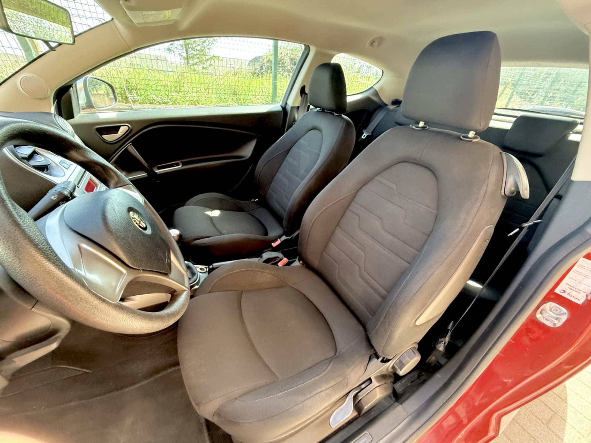 Alfa-Romeo Mito 1.4i Turismo clim (2012) - Photo 6