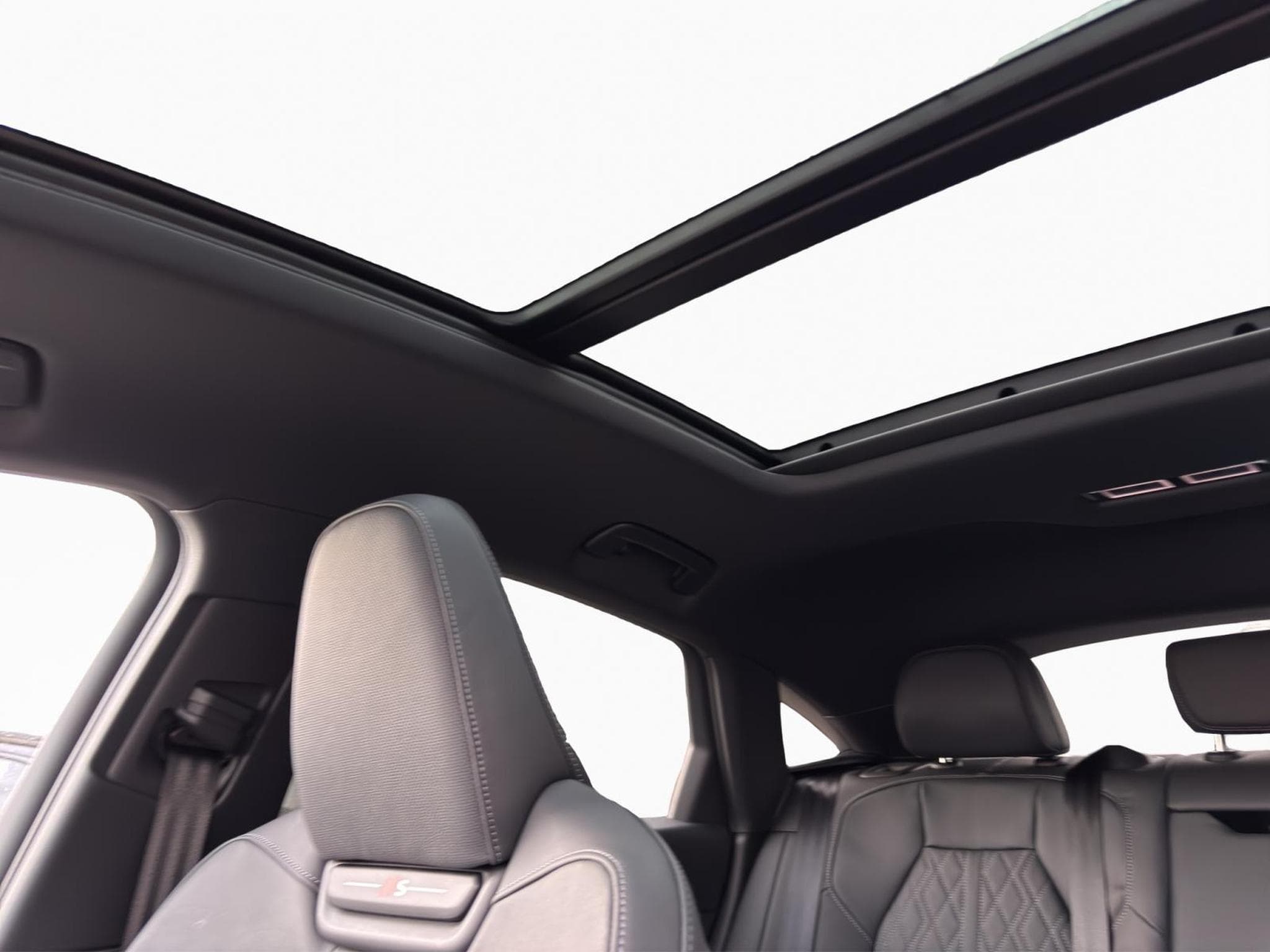 Audi SQ6 e-tron SUV (2026) - Photo 15