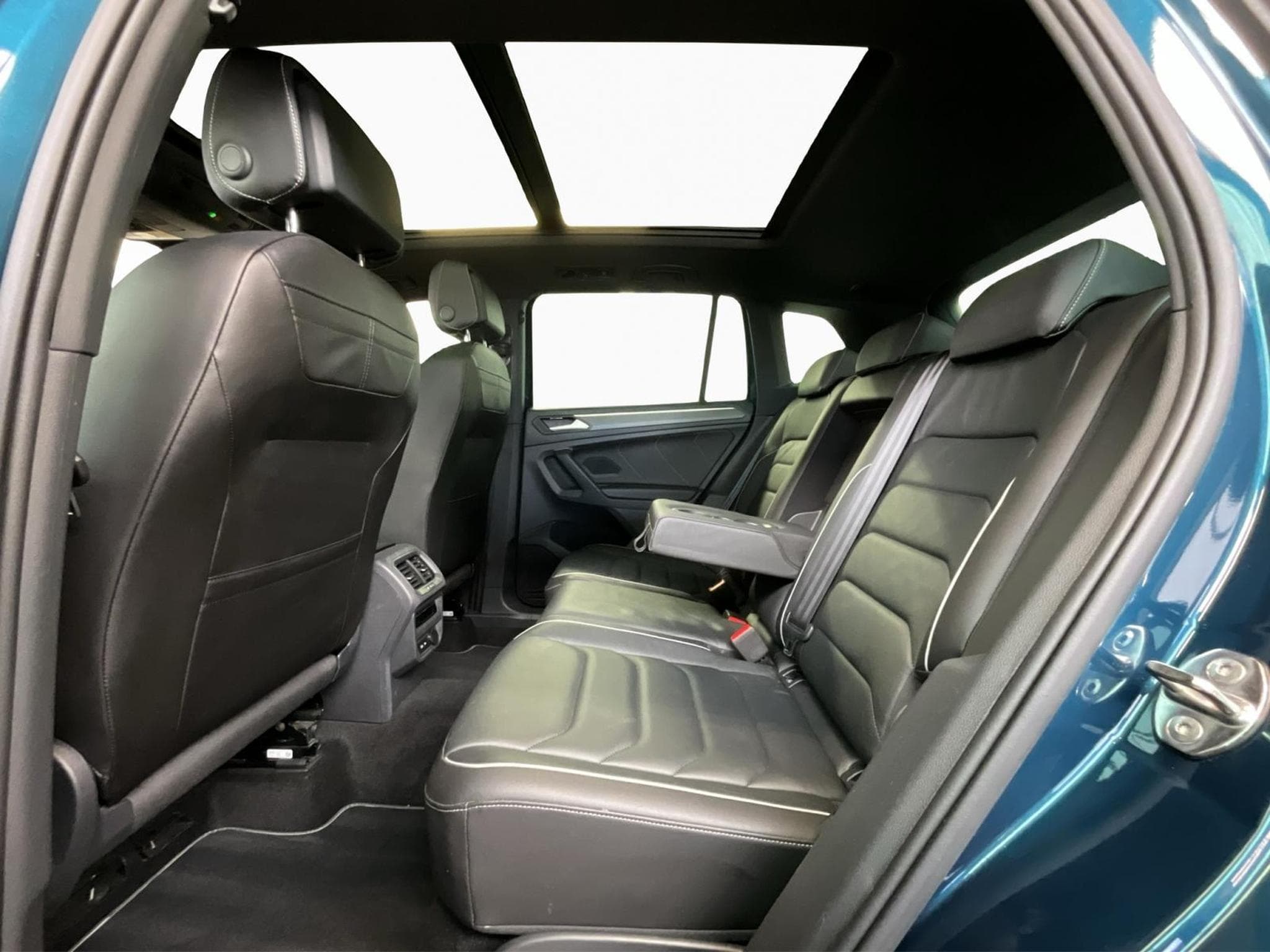 VW Tiguan R-Line+DSG+4M+Matrix-LED+Pano+AHK (2022) - Photo 16