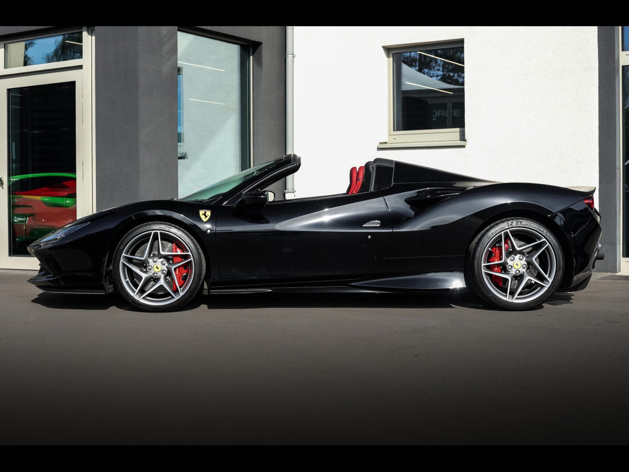 Ferrari F8 Spider 3.9 V8 (720 CH) - NERO B/B 1250 (4-LAYER PAINT EXTRAR (2023) - Foto 2
