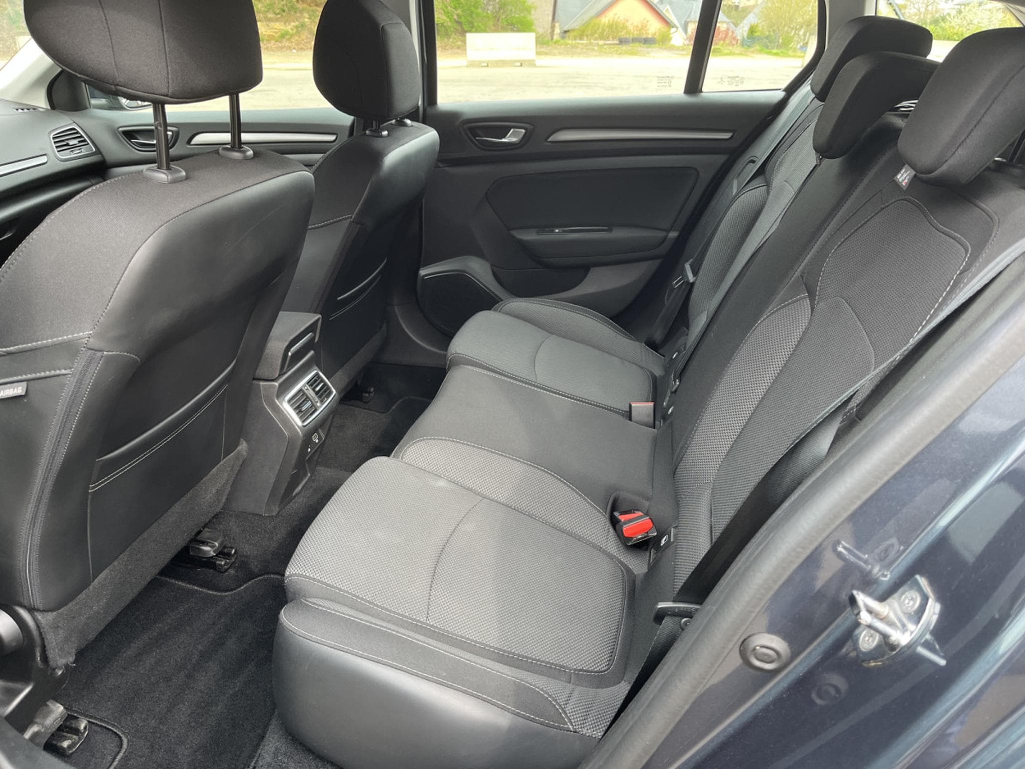 Renault Megane 1.5 Blue dCi Equilibre Automatique (2023) - Photo 11