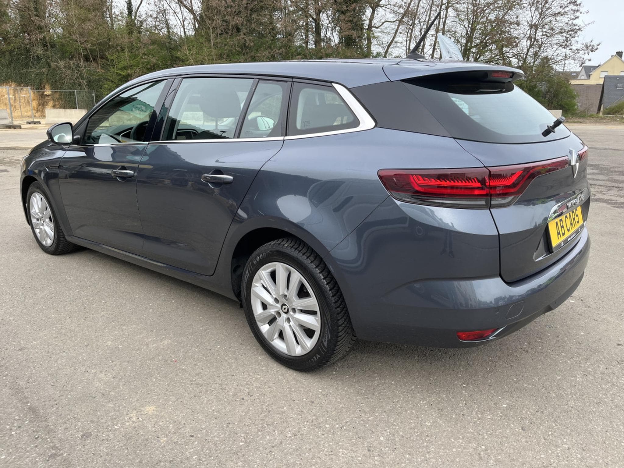 Renault Megane 1.5 Blue dCi Equilibre Automatique (2023) - Photo 7
