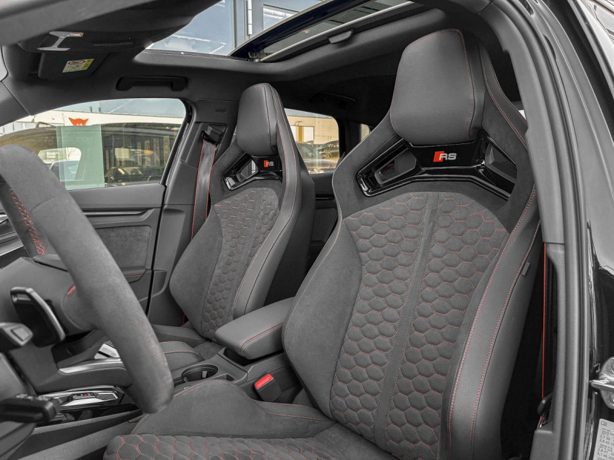 Audi RS3 Sportback 2.5 TFSI quattro/Pano/CARBON19//360°/SONOS/MATRIX (2026) - Photo 12