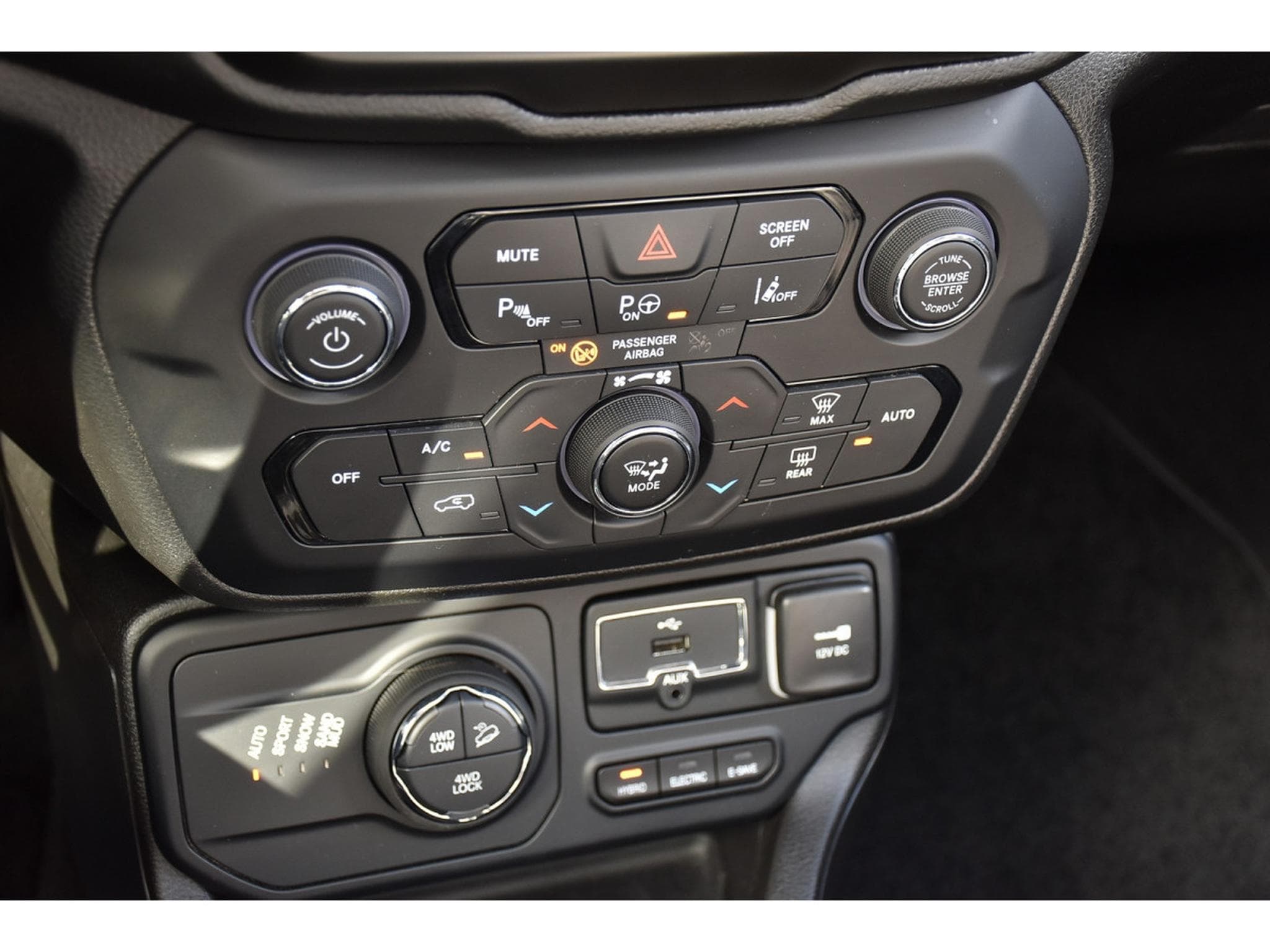 Jeep Renegade 4Xe 1.3 T4 PHEV AWD S CUIR PANO ACC LANE SIDE GPS CAM (2022) - Foto 15