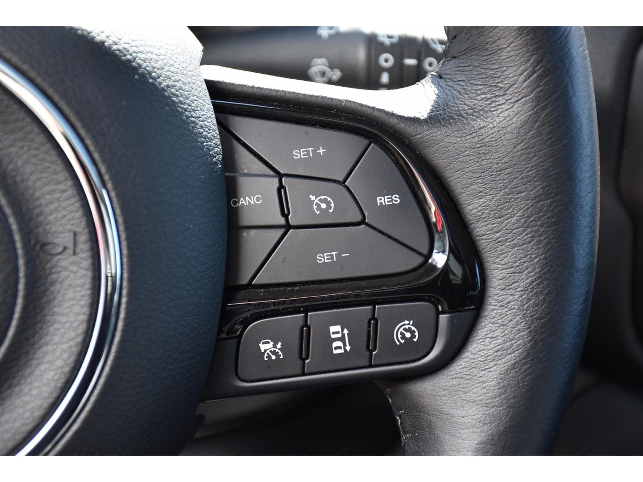 Jeep Renegade 4Xe 1.3 T4 PHEV AWD S CUIR PANO ACC LANE SIDE GPS CAM (2022) - Foto 17