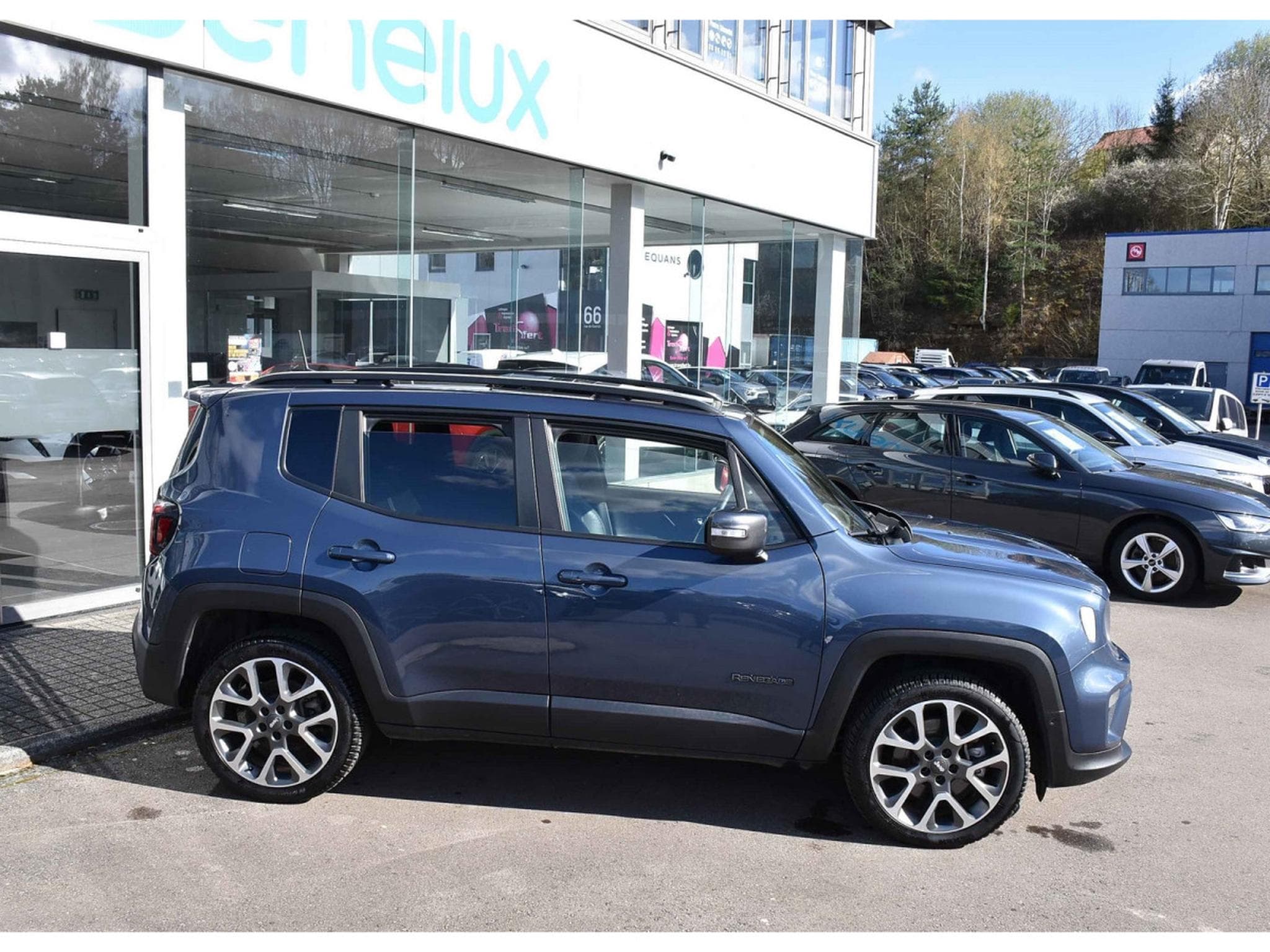 Jeep Renegade 4Xe 1.3 T4 PHEV AWD S CUIR PANO ACC LANE SIDE GPS CAM (2022) - Foto 3