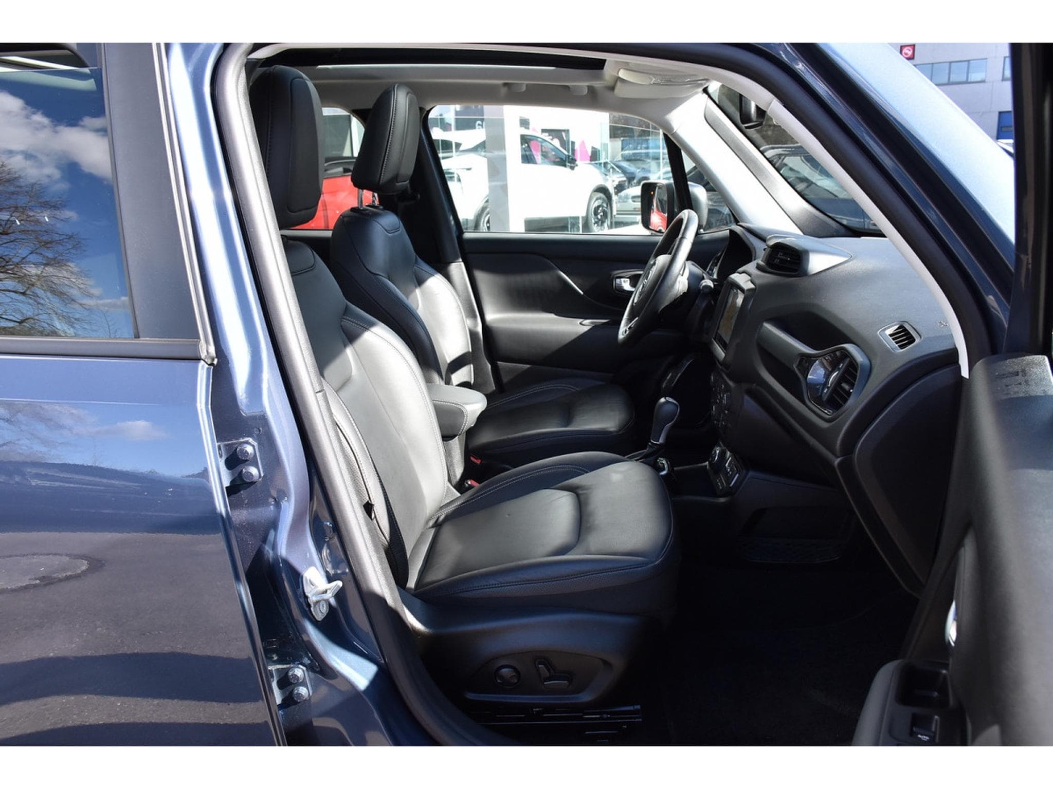 Jeep Renegade 4Xe 1.3 T4 PHEV AWD S CUIR PANO ACC LANE SIDE GPS CAM (2022) - Foto 7