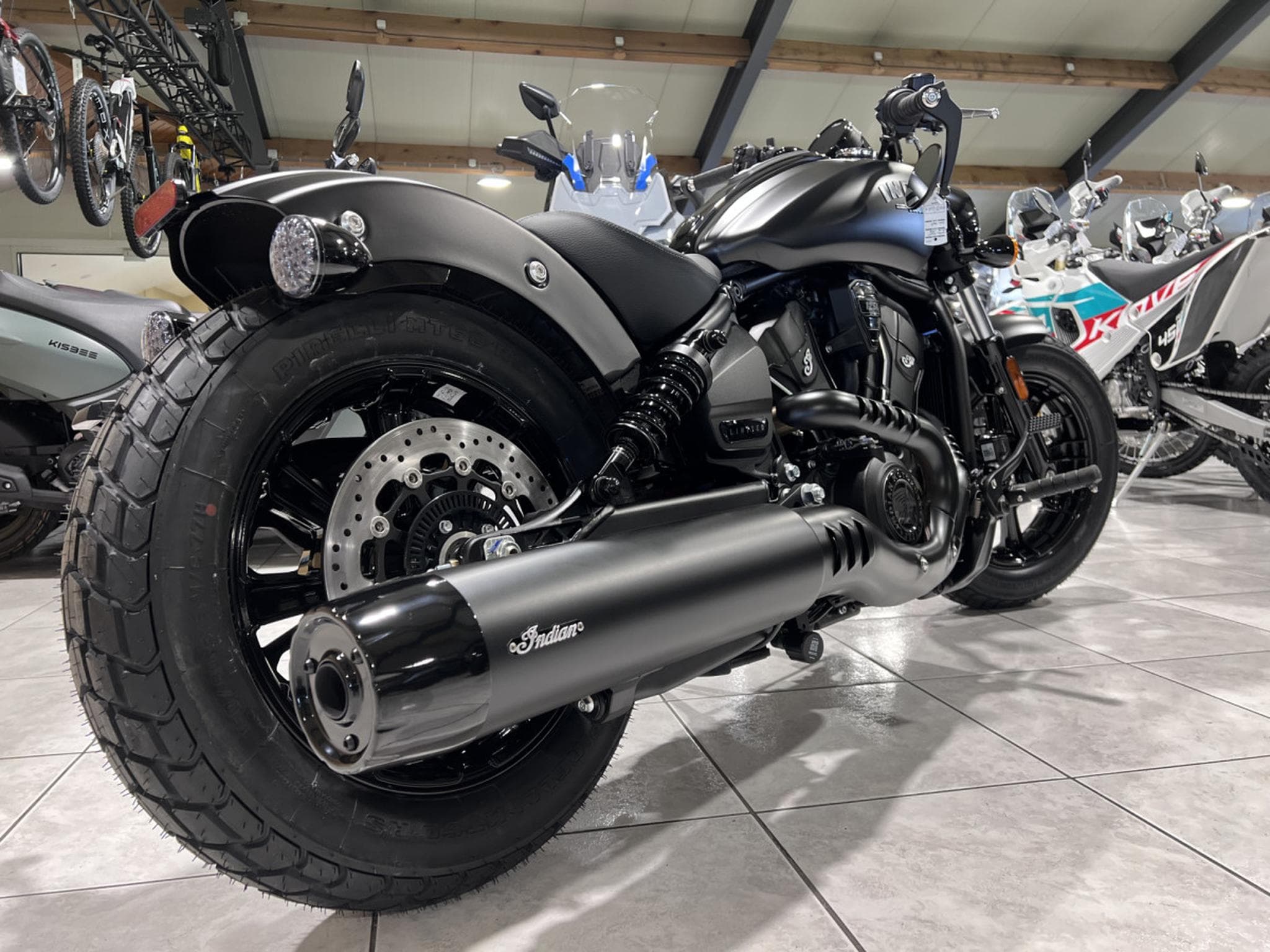 Indian Scout Bobber Ltd + Tech Black Smoke (2026) - Foto 3