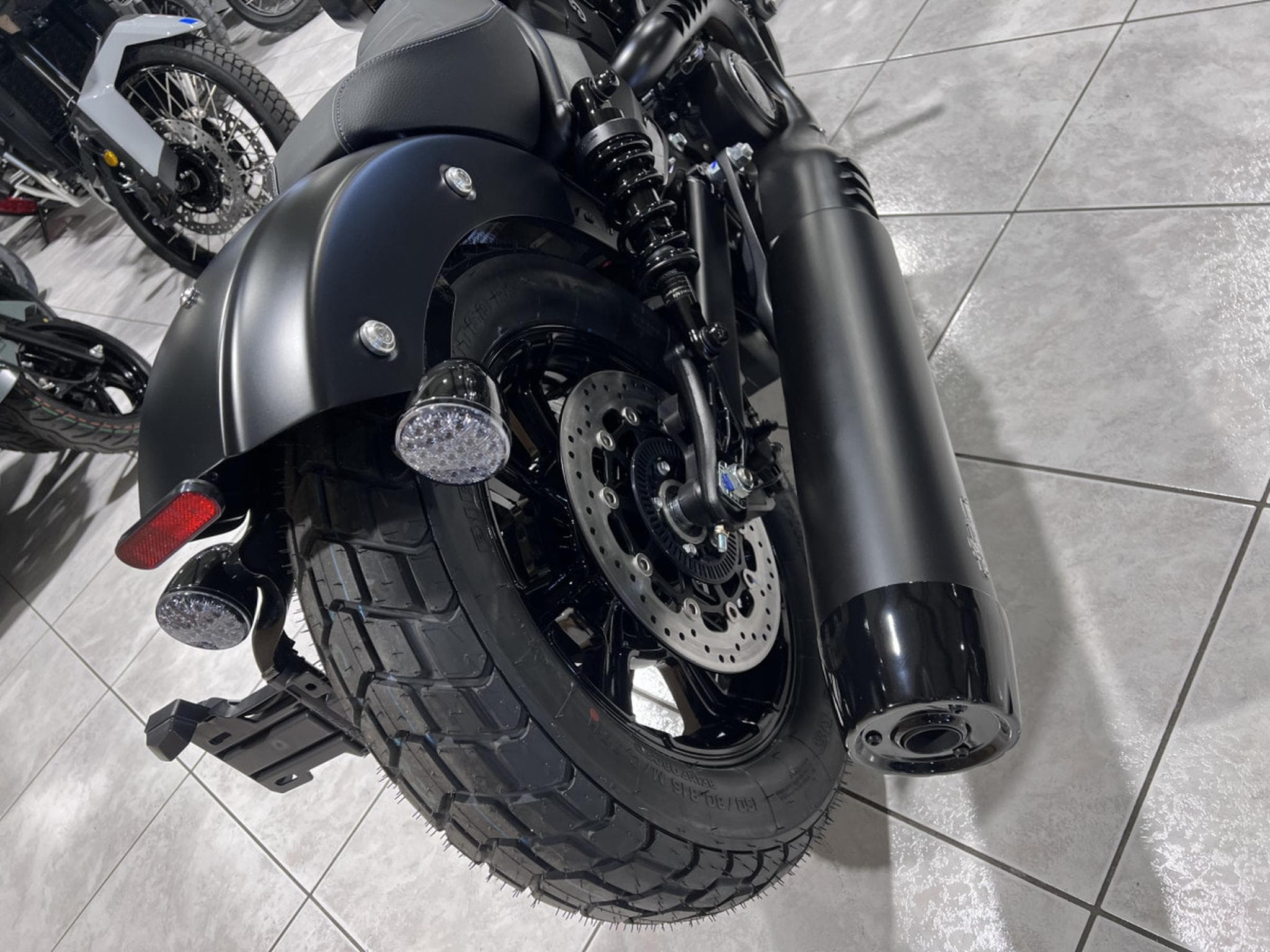 Indian Scout Bobber Ltd + Tech Black Smoke (2026) - Foto 5