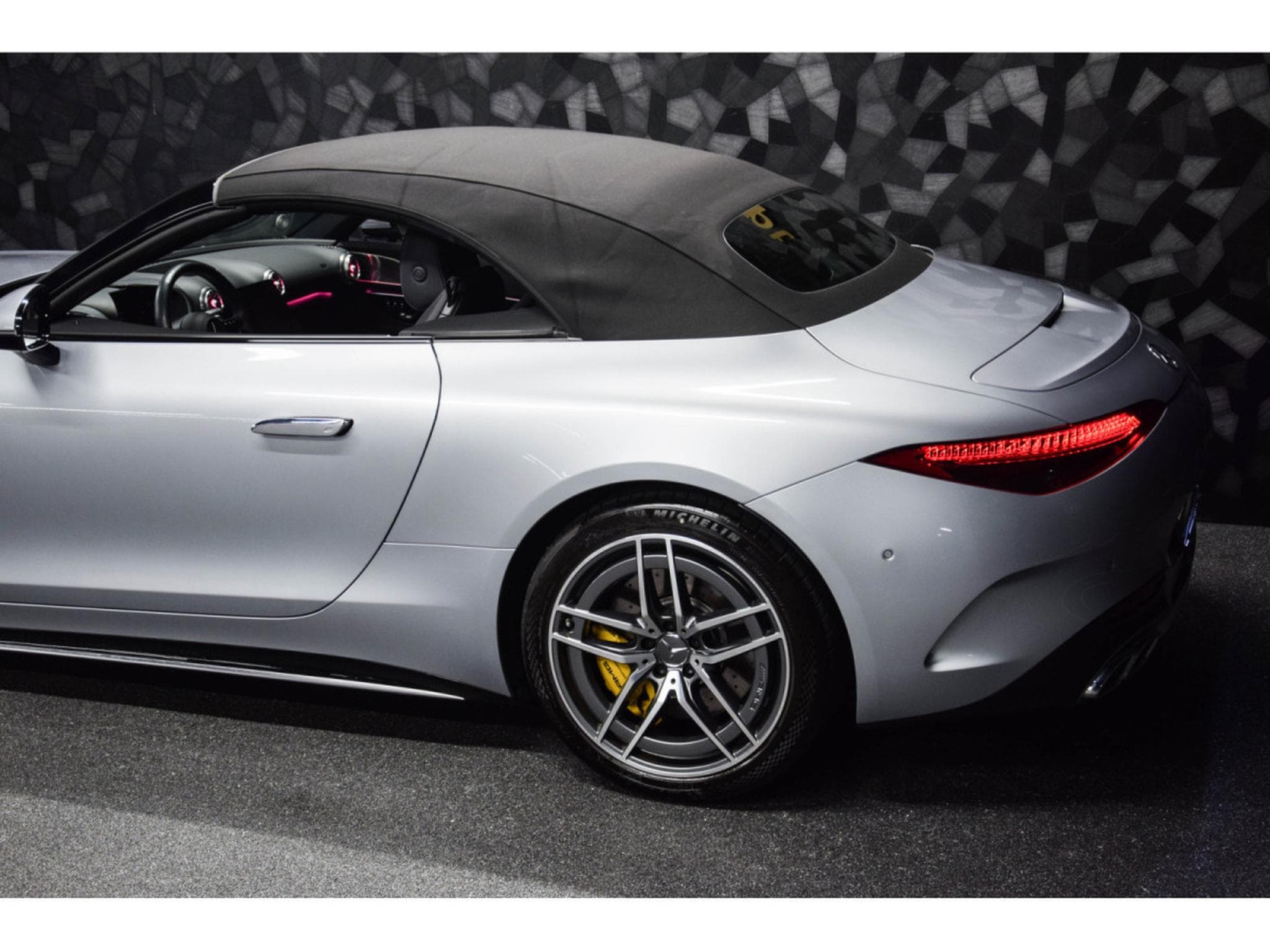 Mercedes SL 63 AMG 4 MATIC + (2023) - Photo 24