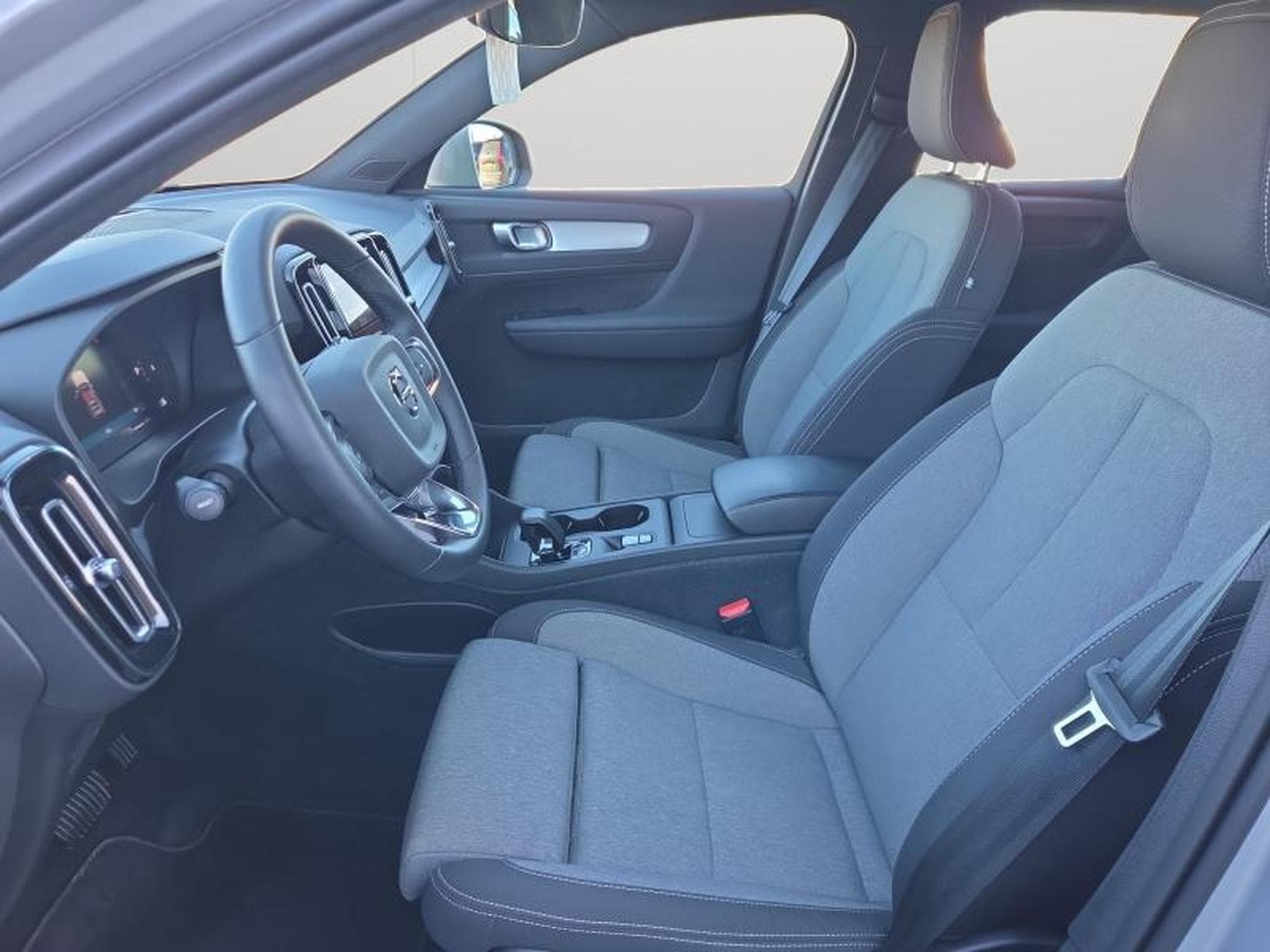 Volvo XC40 B3 Core / Essence (2023) - Foto 10