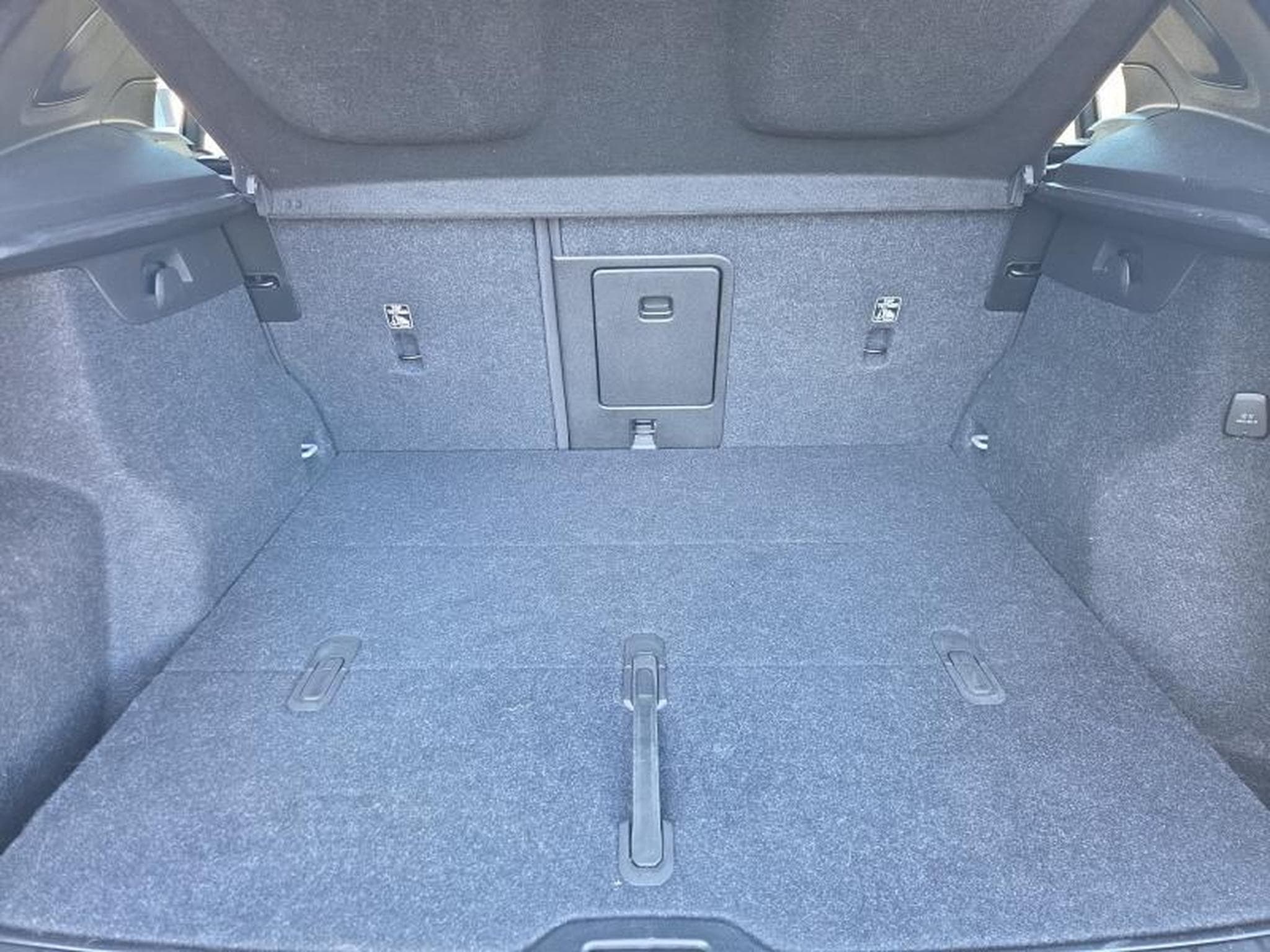 Volvo XC40 B3 Core / Essence (2023) - Foto 19