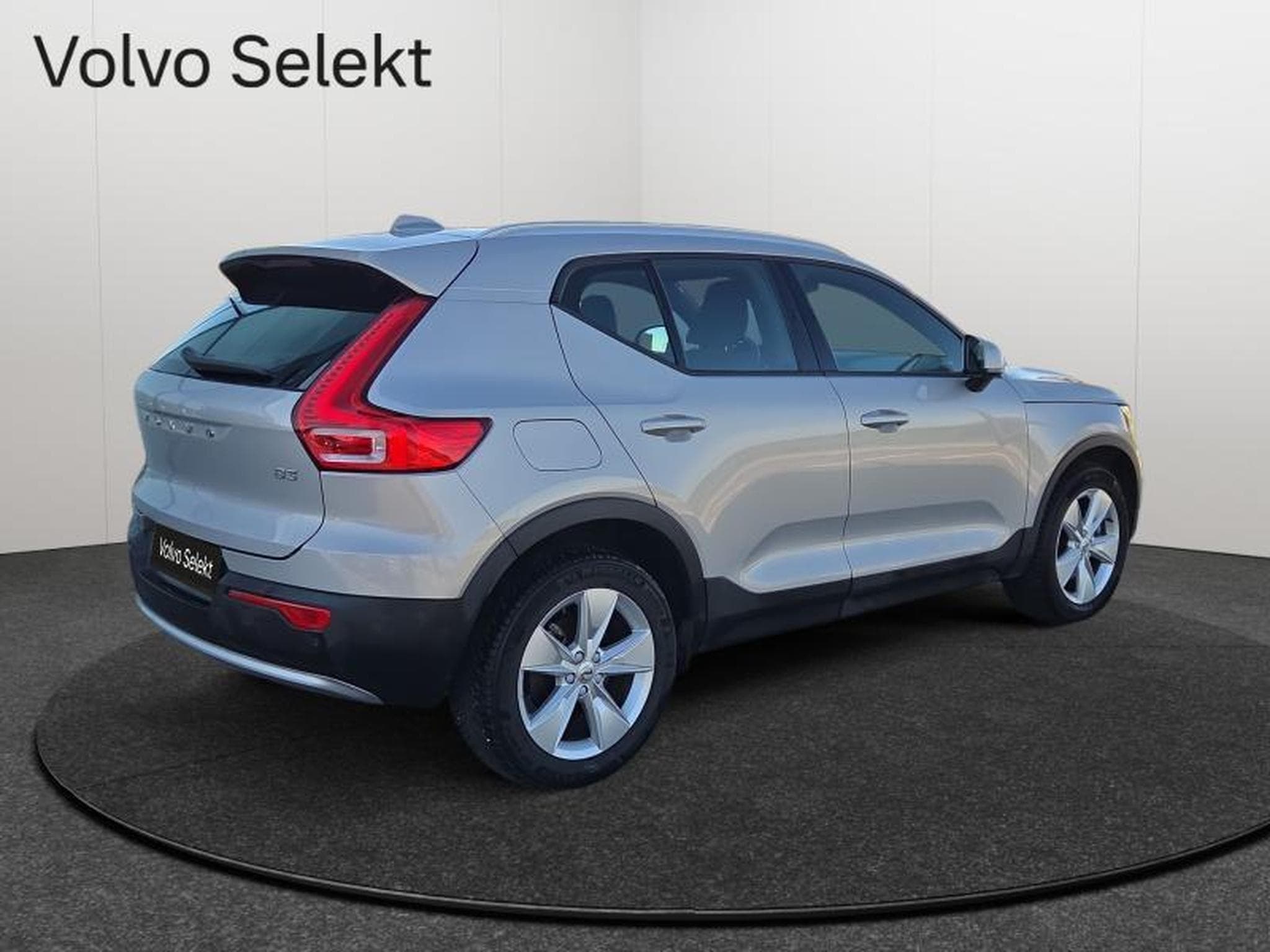 Volvo XC40 B3 Core / Essence (2023) - Foto 2