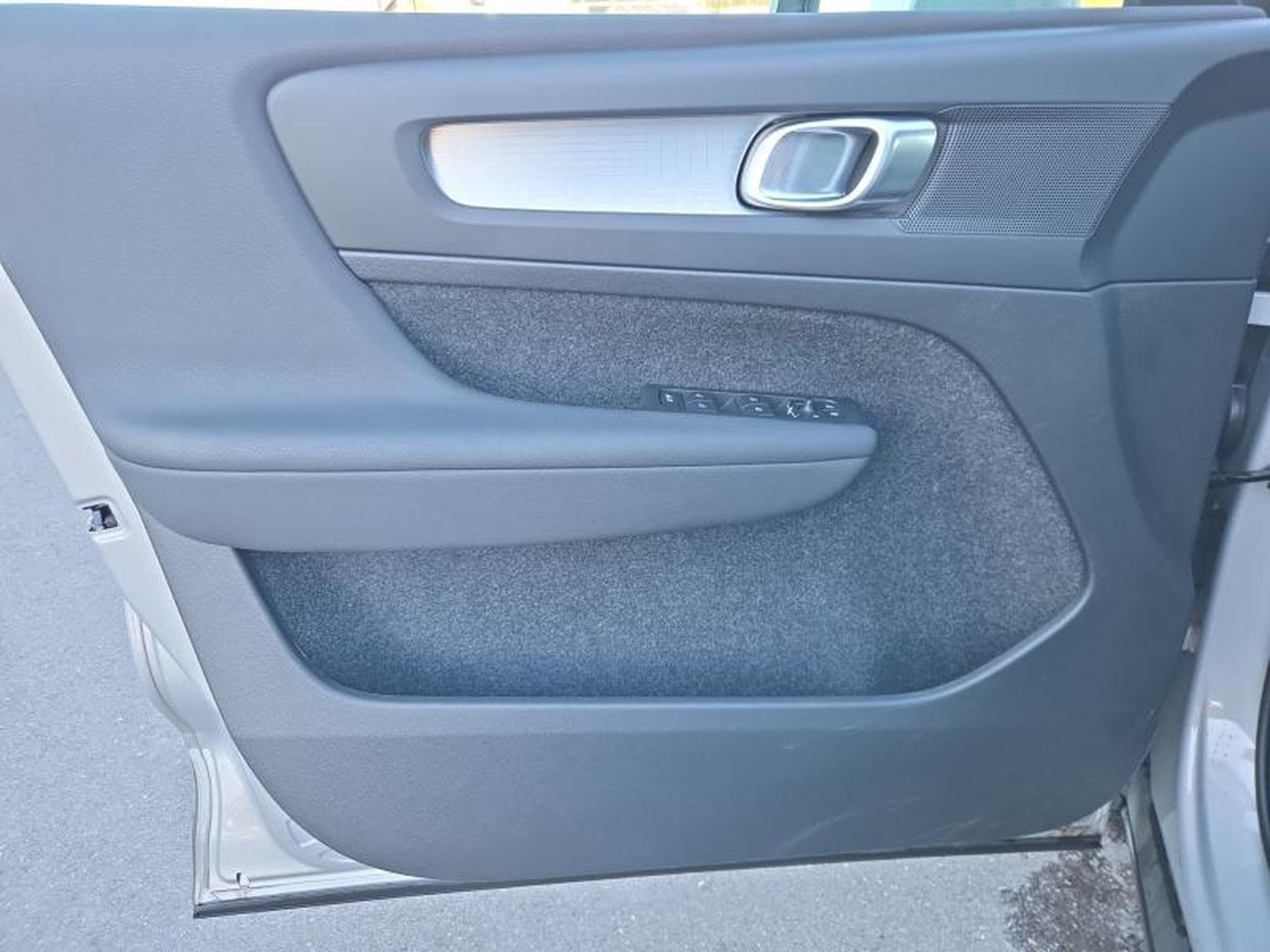 Volvo XC40 B3 Core / Essence (2023) - Foto 20