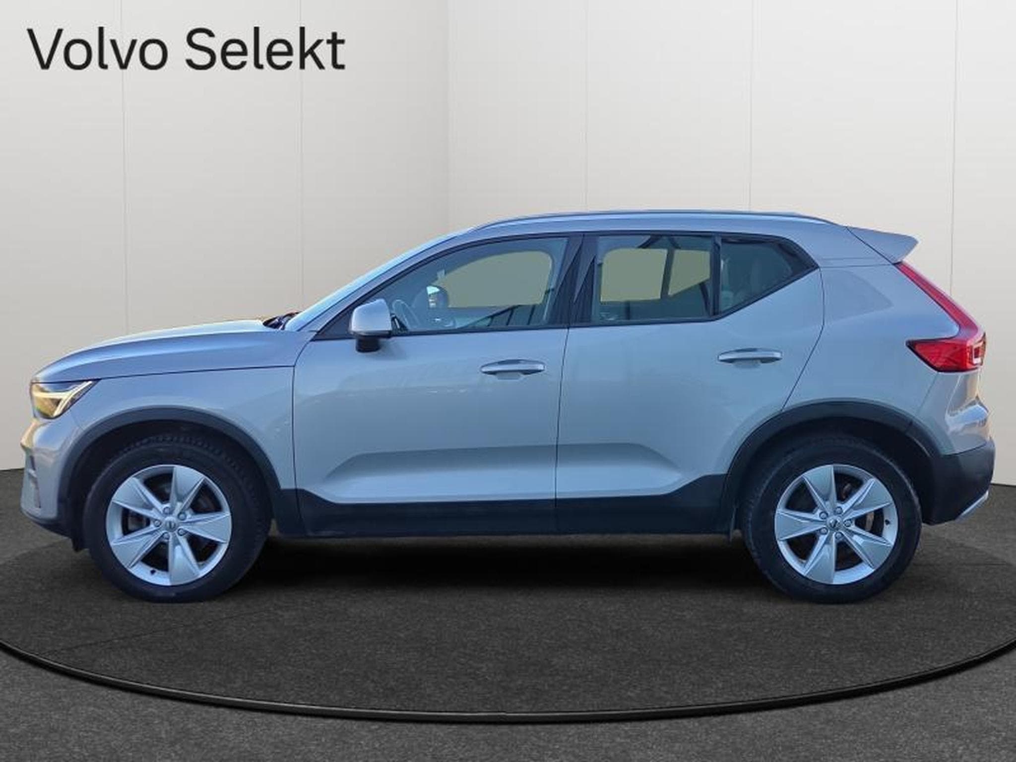 Volvo XC40 B3 Core / Essence (2023) - Foto 4