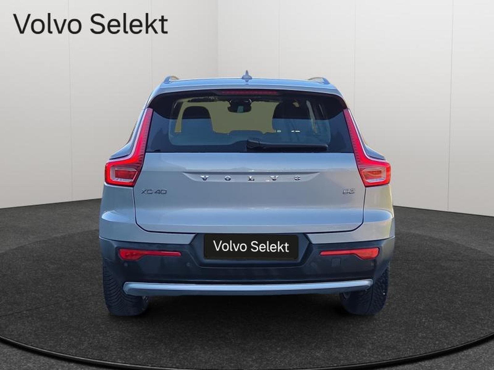 Volvo XC40 B3 Core / Essence (2023) - Foto 6