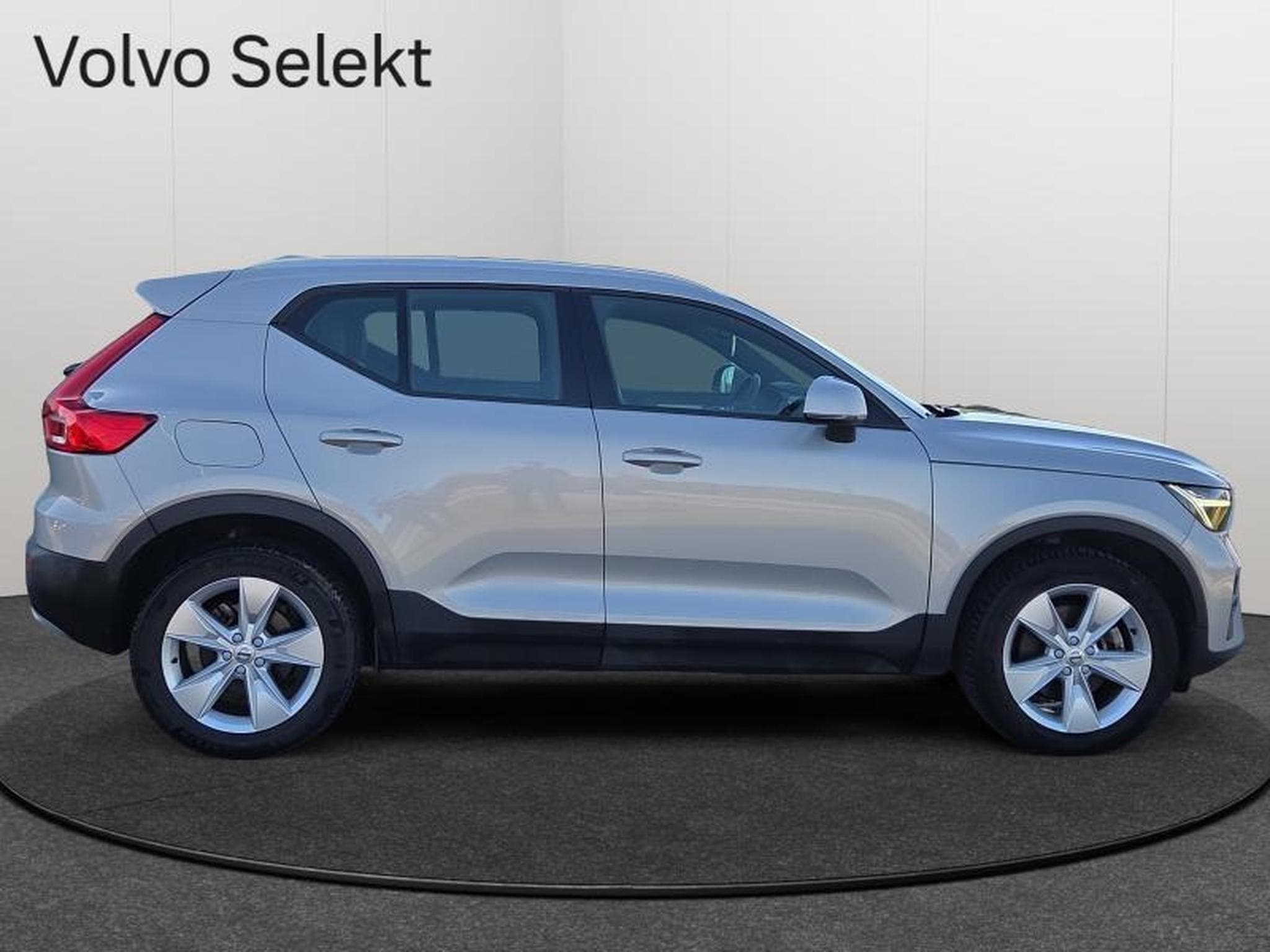 Volvo XC40 B3 Core / Essence (2023) - Foto 7