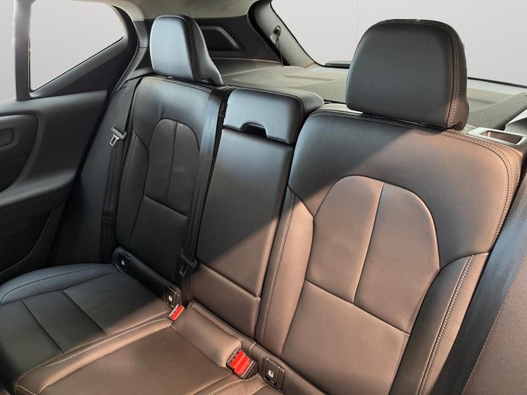 Volvo XC40 B3 Core / Essence (2025) - Foto 13