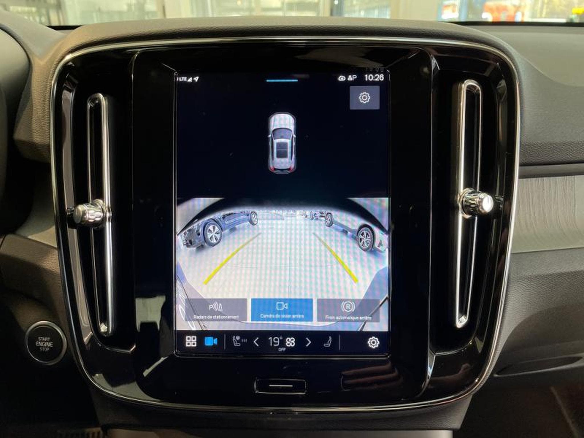 Volvo XC40 B3 Core / Essence (2025) - Foto 17