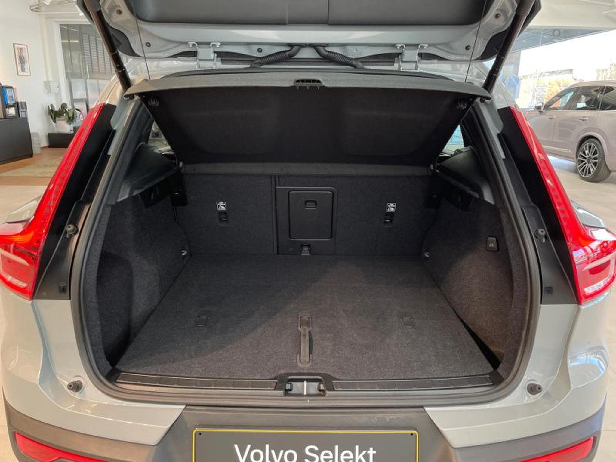 Volvo XC40 B3 Core / Essence (2025) - Foto 19