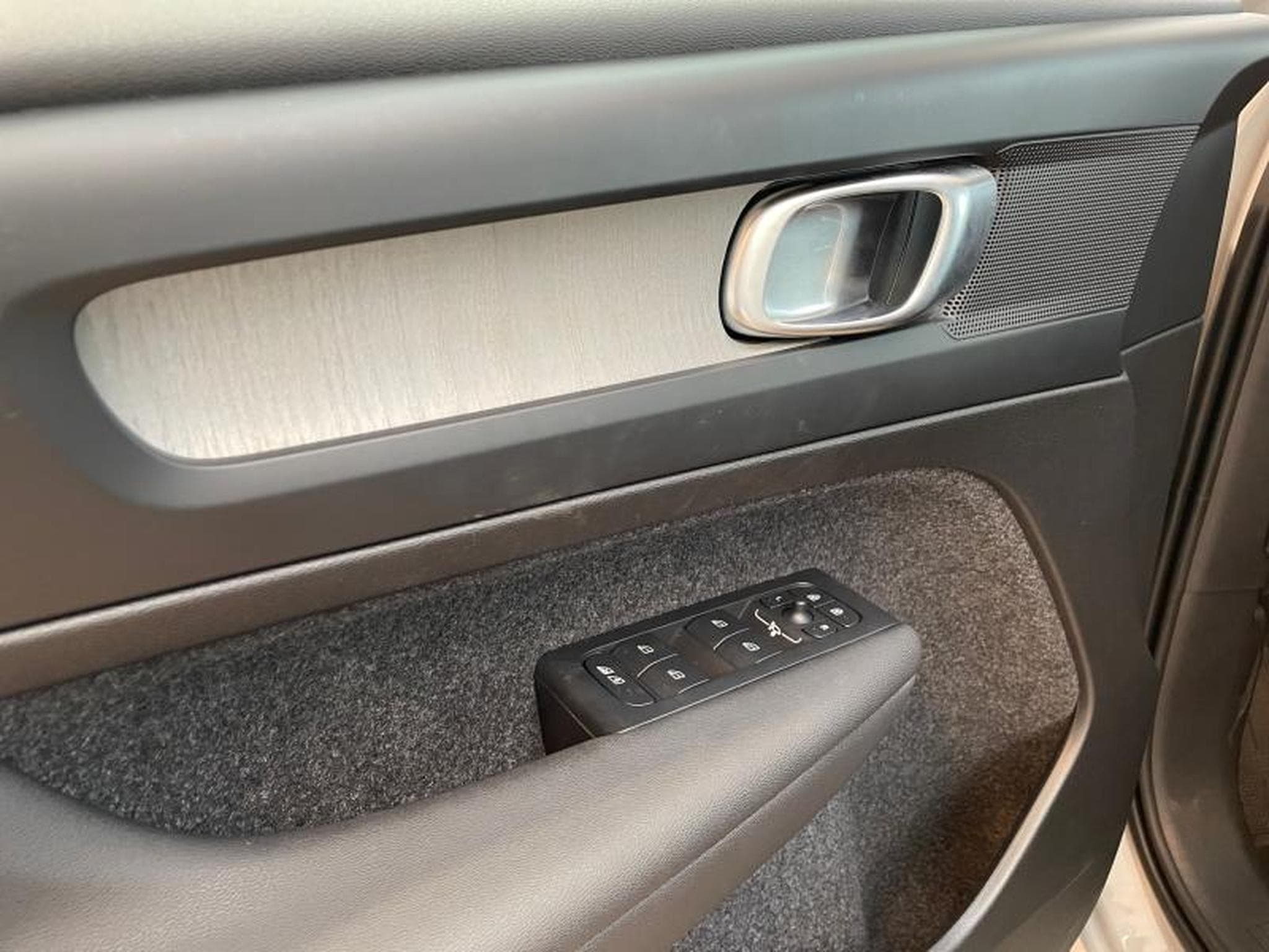 Volvo XC40 B3 Core / Essence (2025) - Foto 20