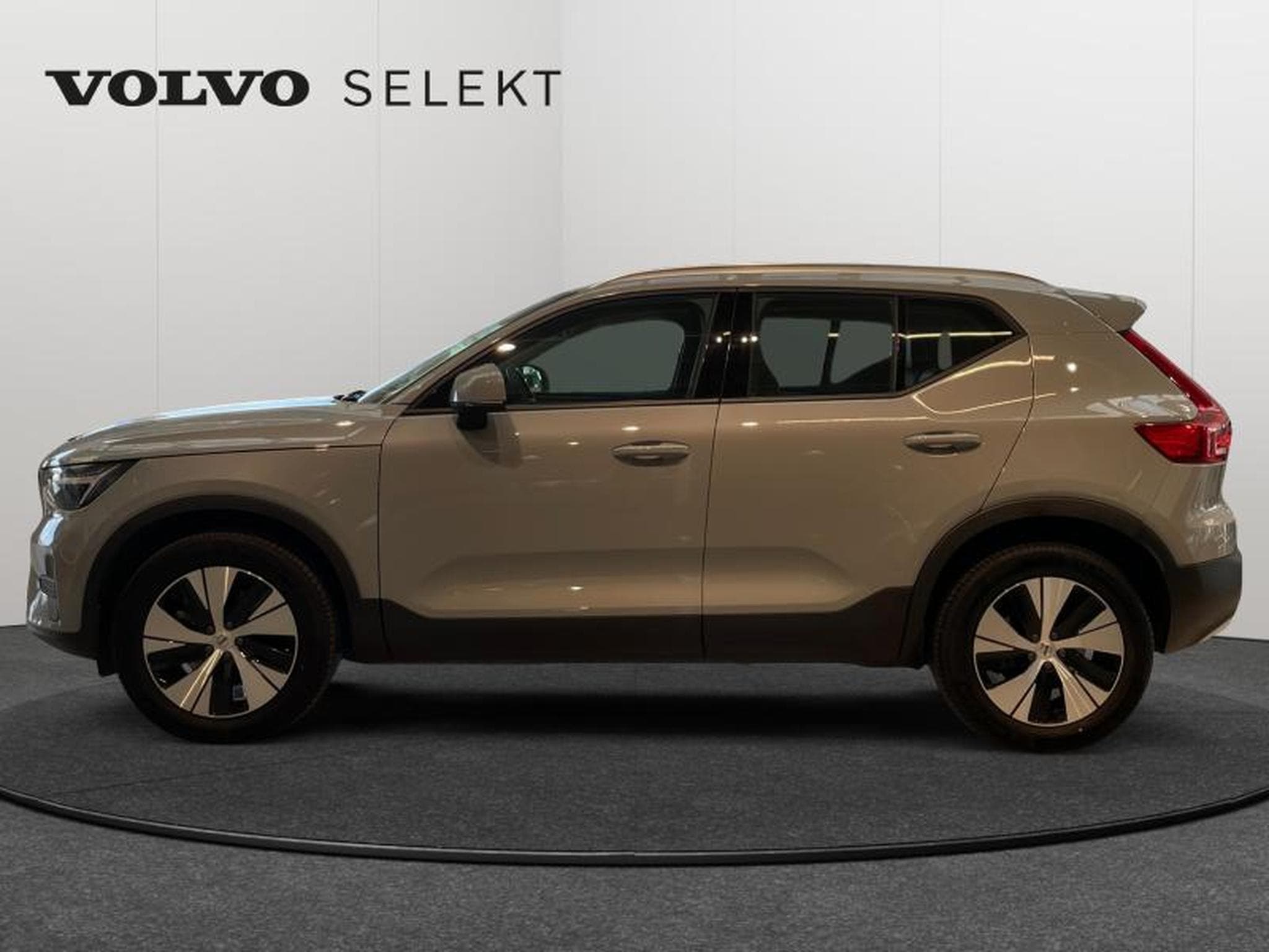 Volvo XC40 B3 Core / Essence (2025) - Foto 23