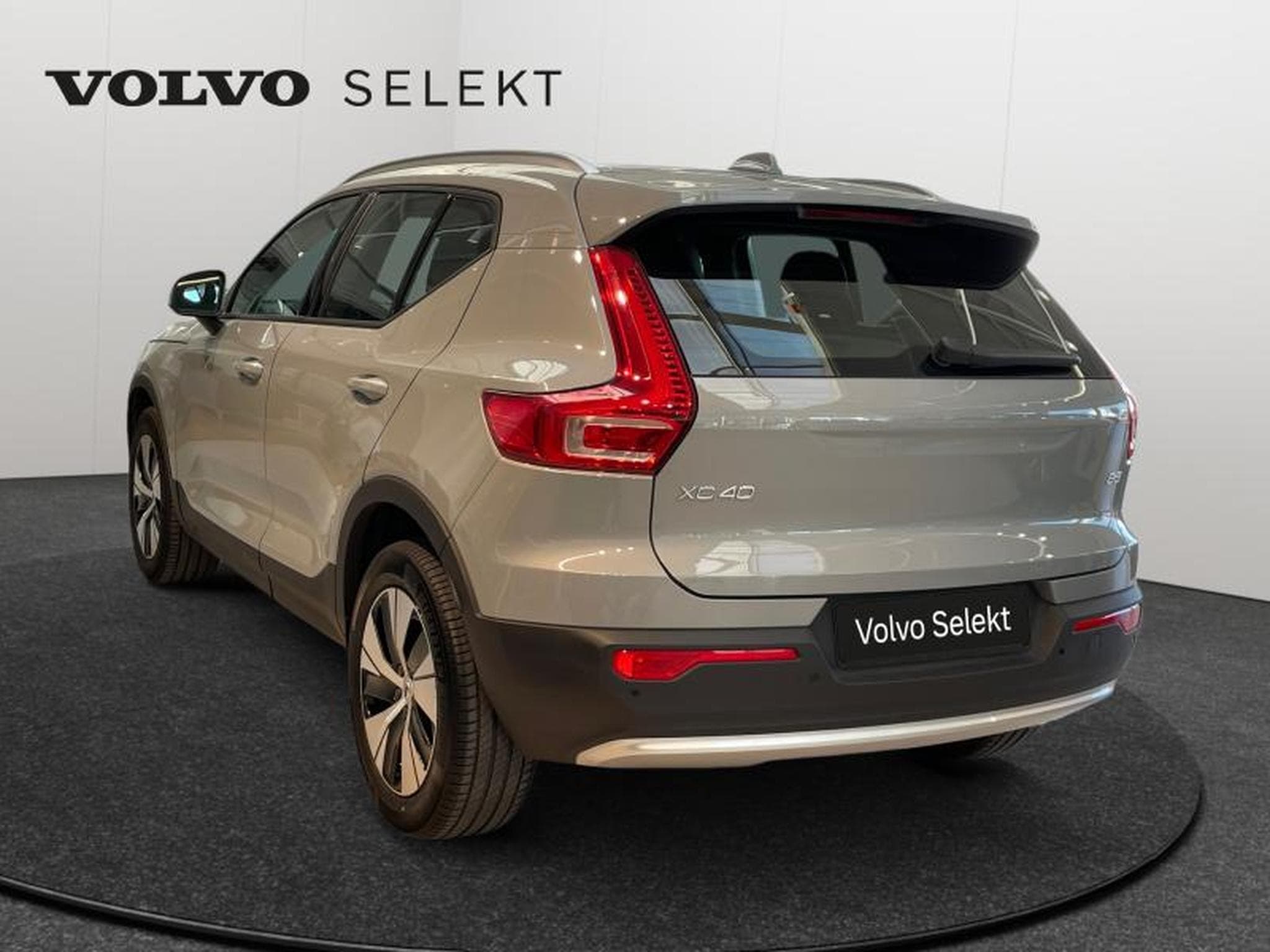 Volvo XC40 B3 Core / Essence (2025) - Foto 24