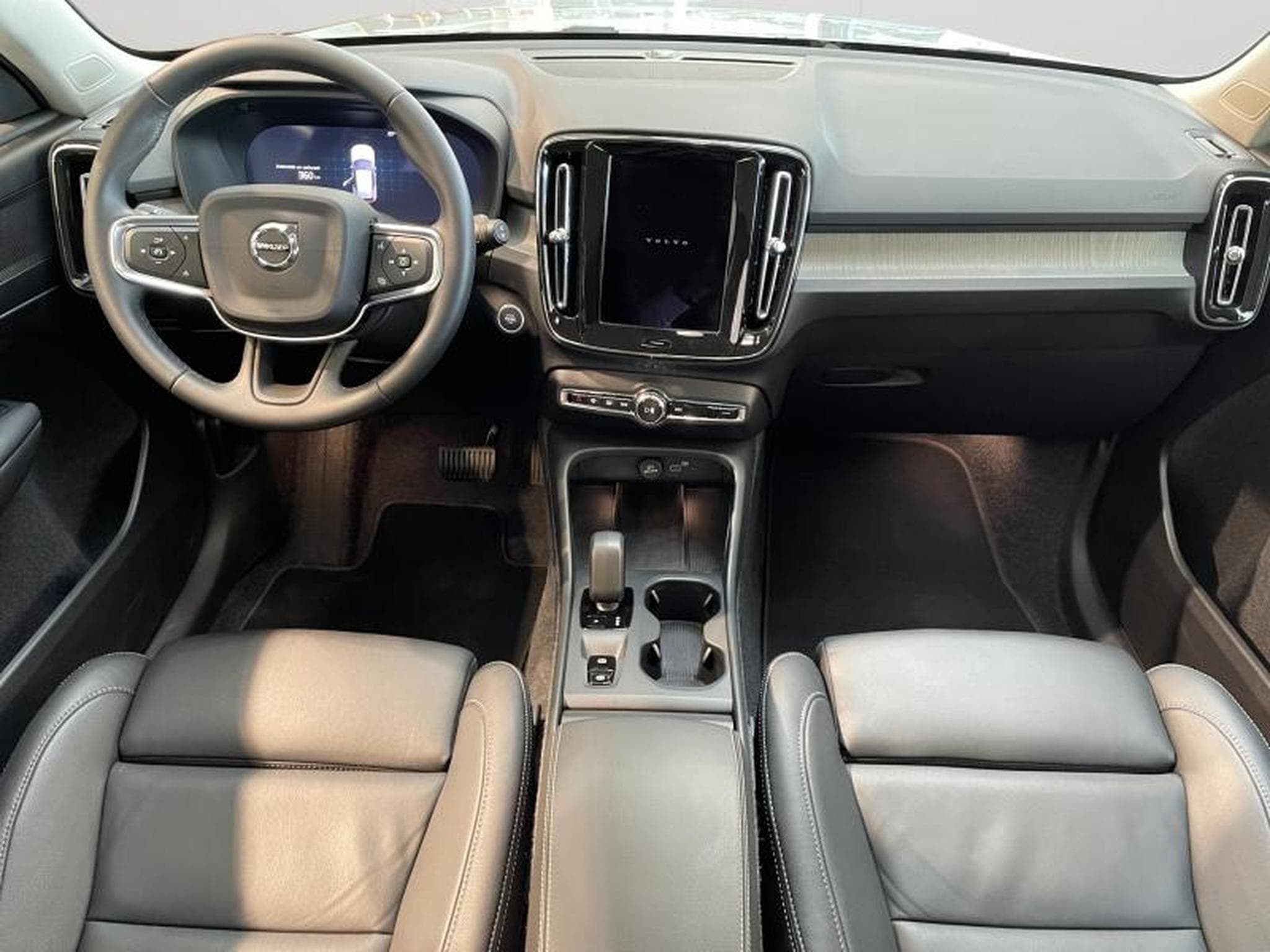 Volvo XC40 B3 Core / Essence (2025) - Foto 3