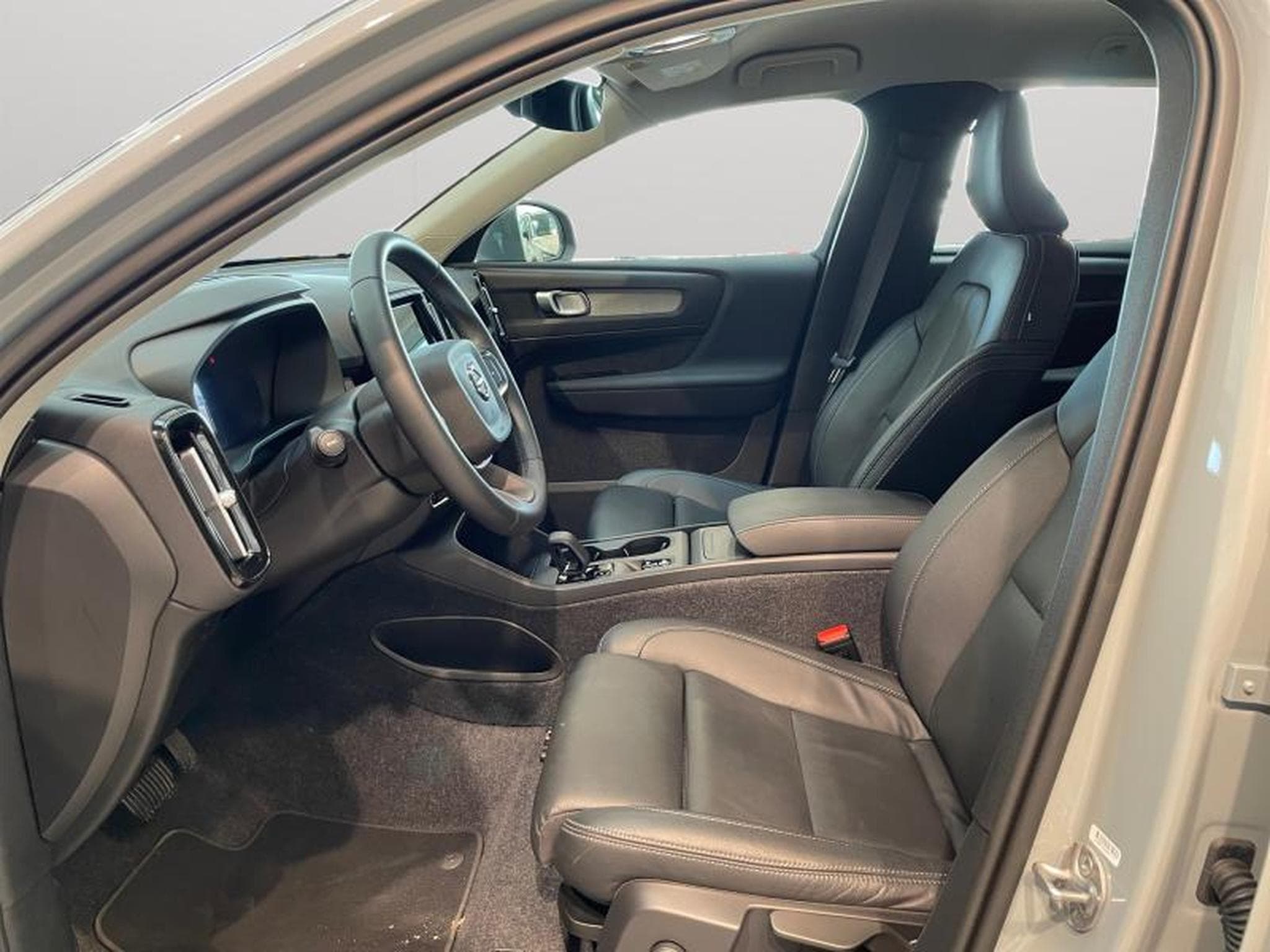 Volvo XC40 B3 Core / Essence (2025) - Foto 30