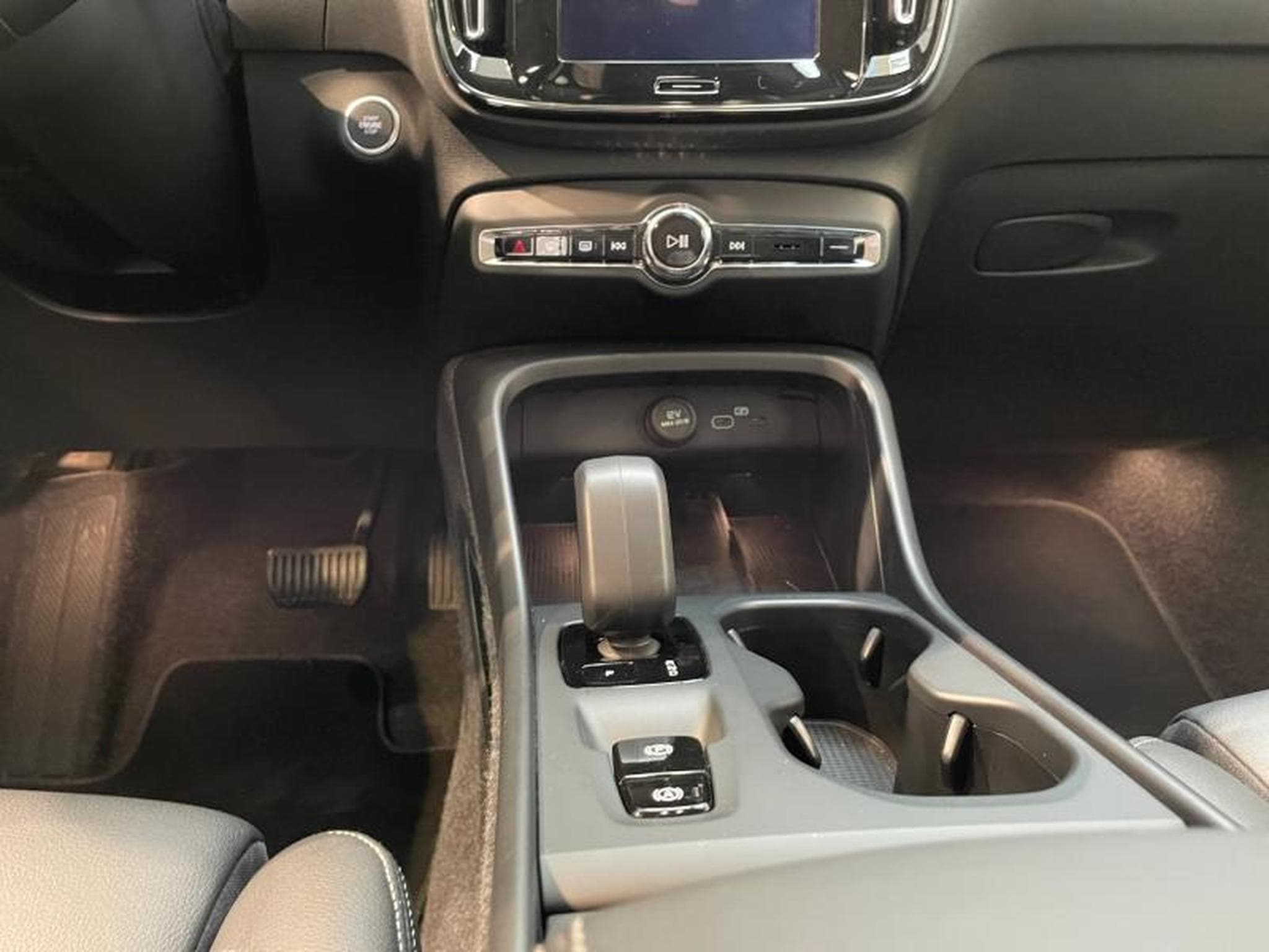 Volvo XC40 B3 Core / Essence (2025) - Foto 32