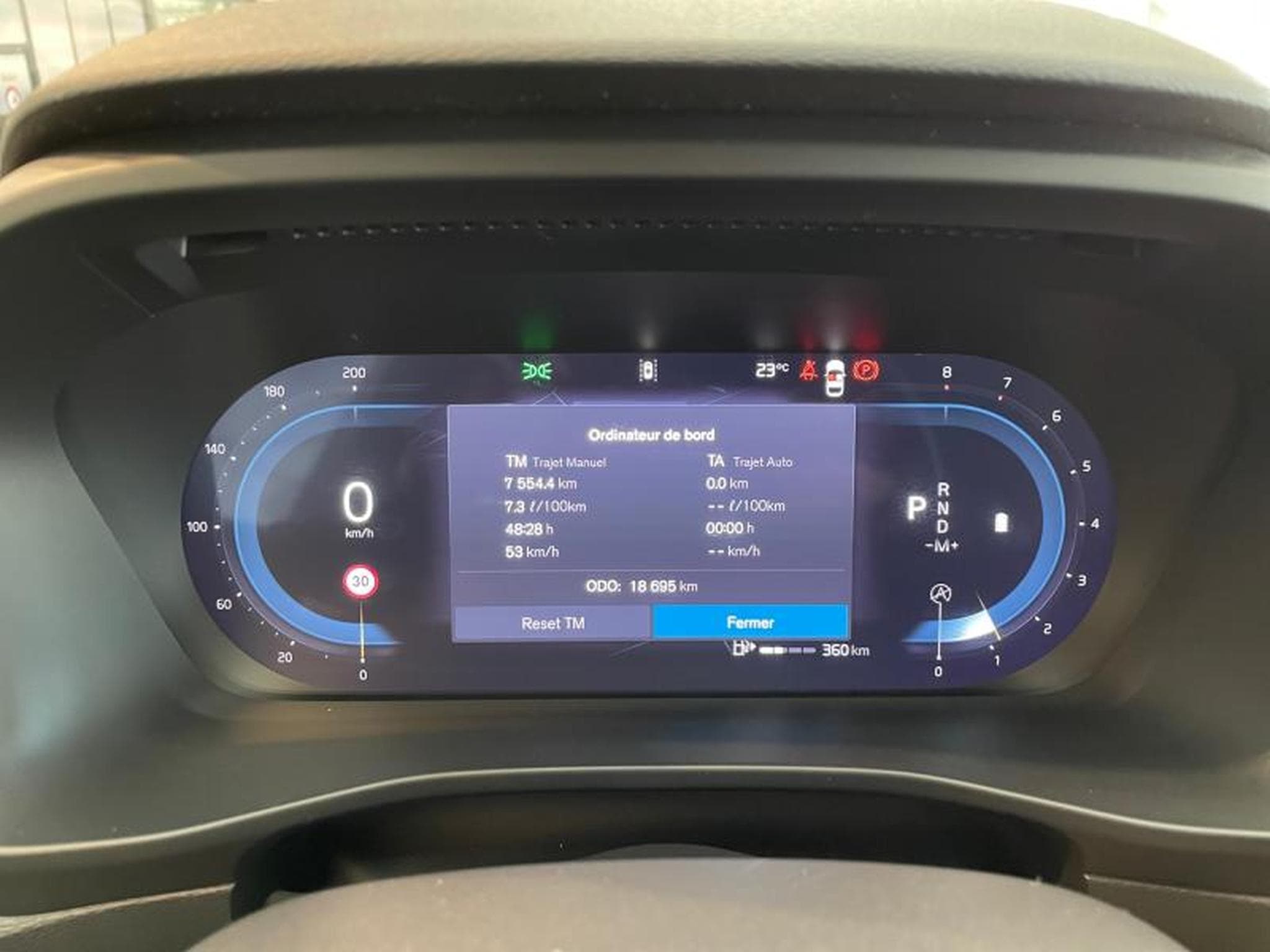 Volvo XC40 B3 Core / Essence (2025) - Foto 39