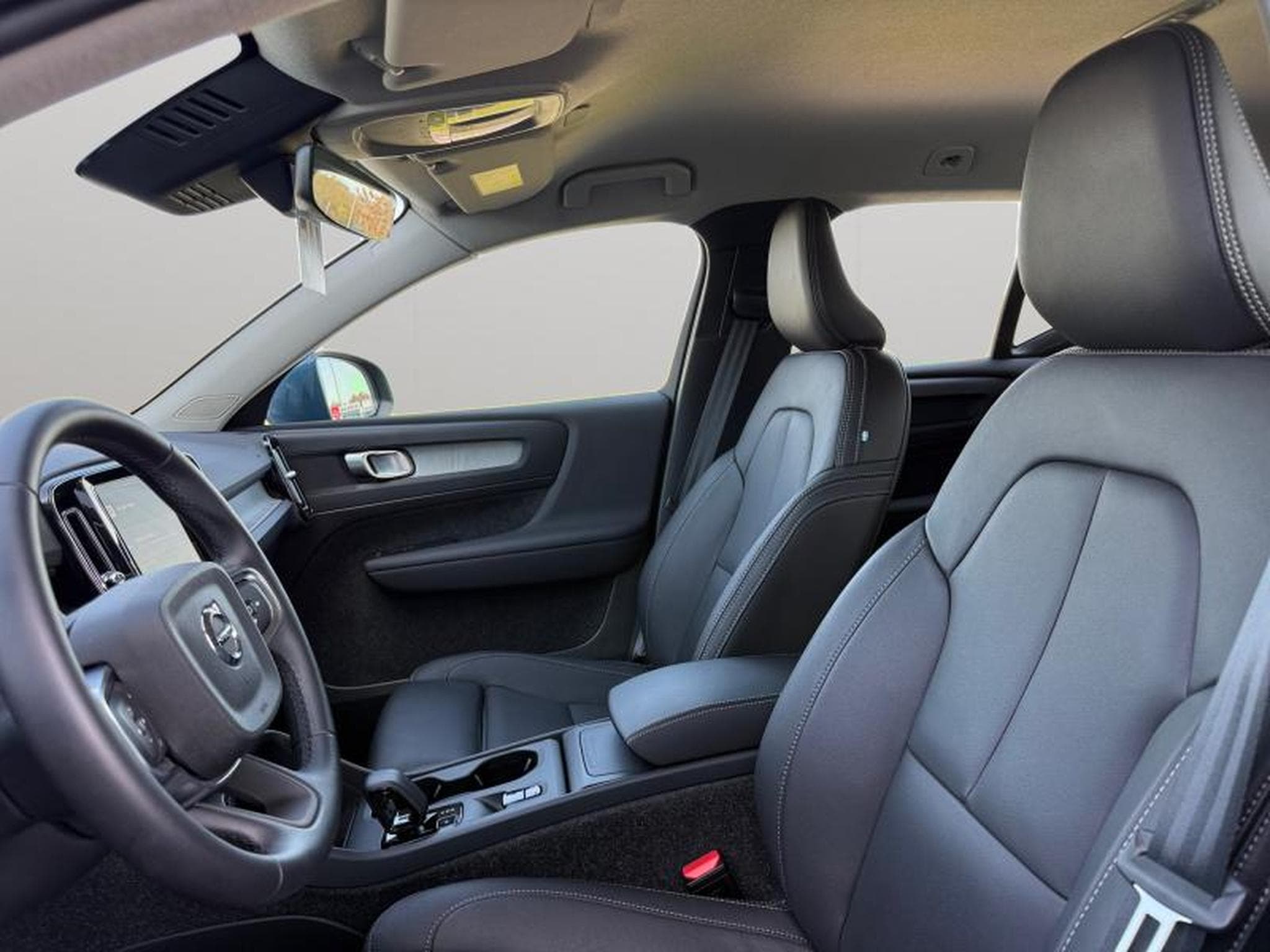 Volvo XC40 B3 Core / Essence (2025) - Foto 10