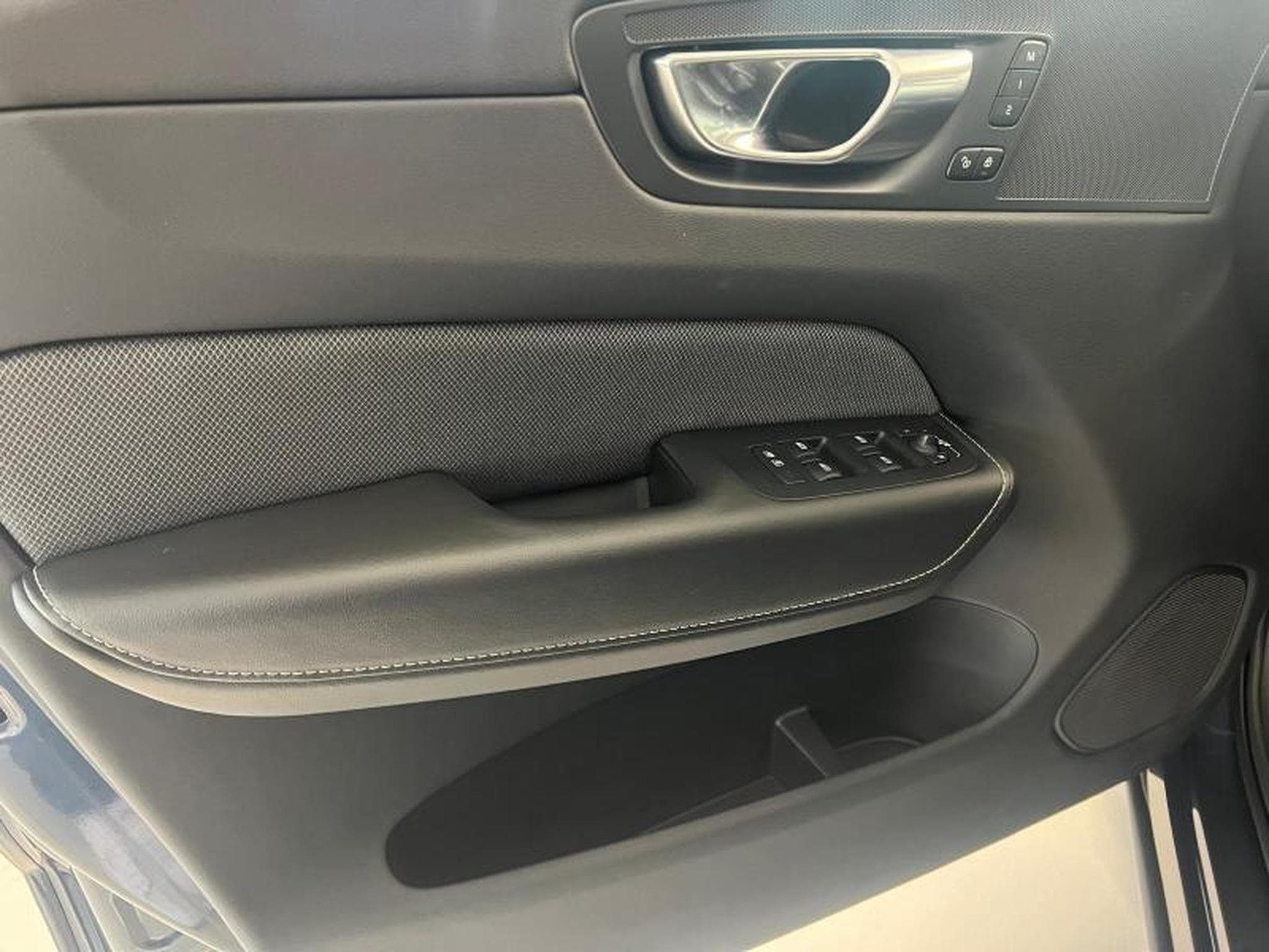 Volvo XC60 Plus Dark (2023) - Photo 16