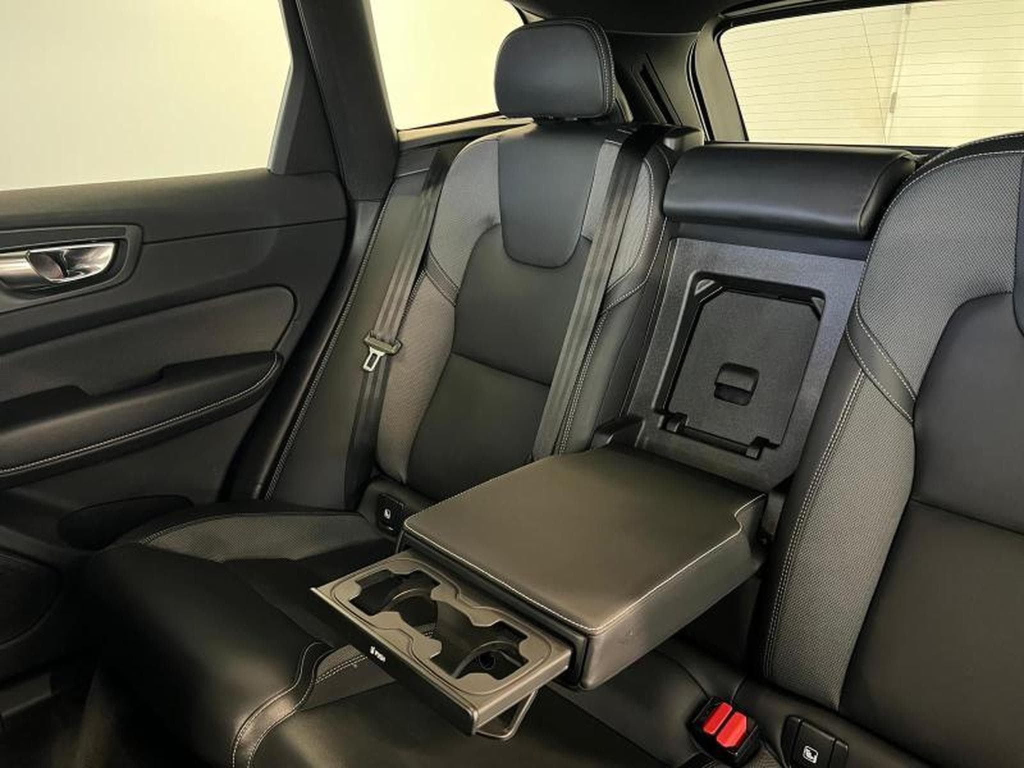 Volvo XC60 Plus Dark (2023) - Photo 17