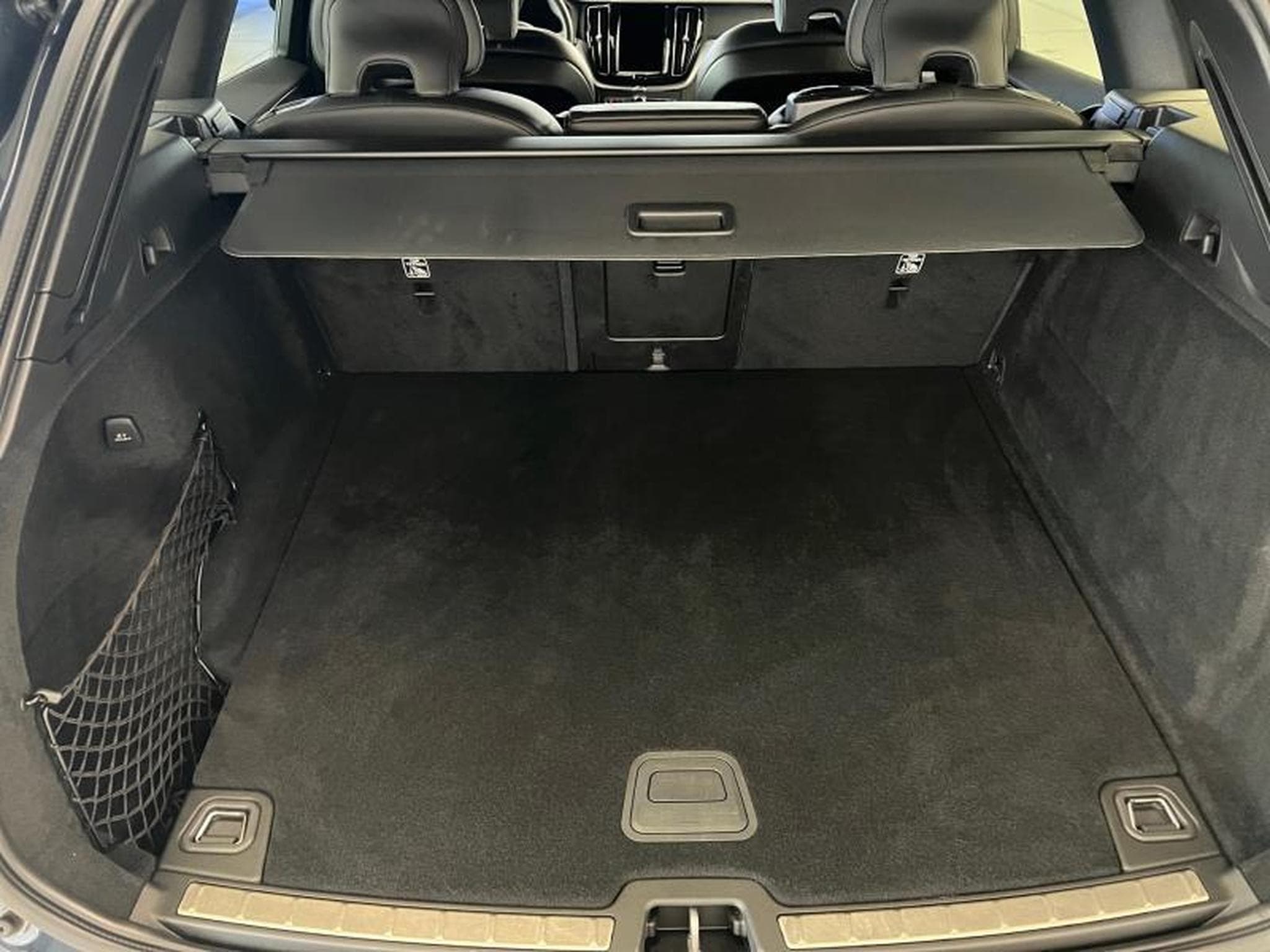 Volvo XC60 Plus Dark (2023) - Photo 18