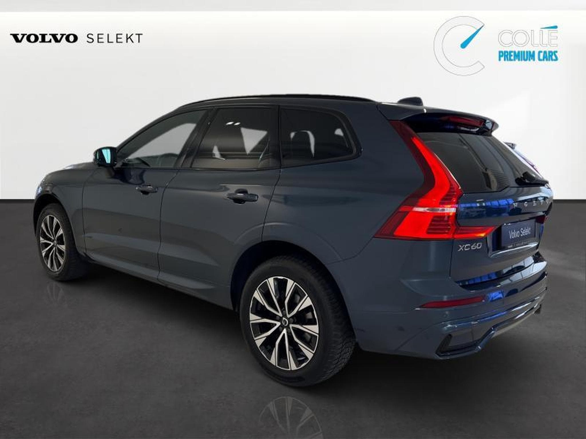 Volvo XC60 Plus Dark (2023) - Photo 2