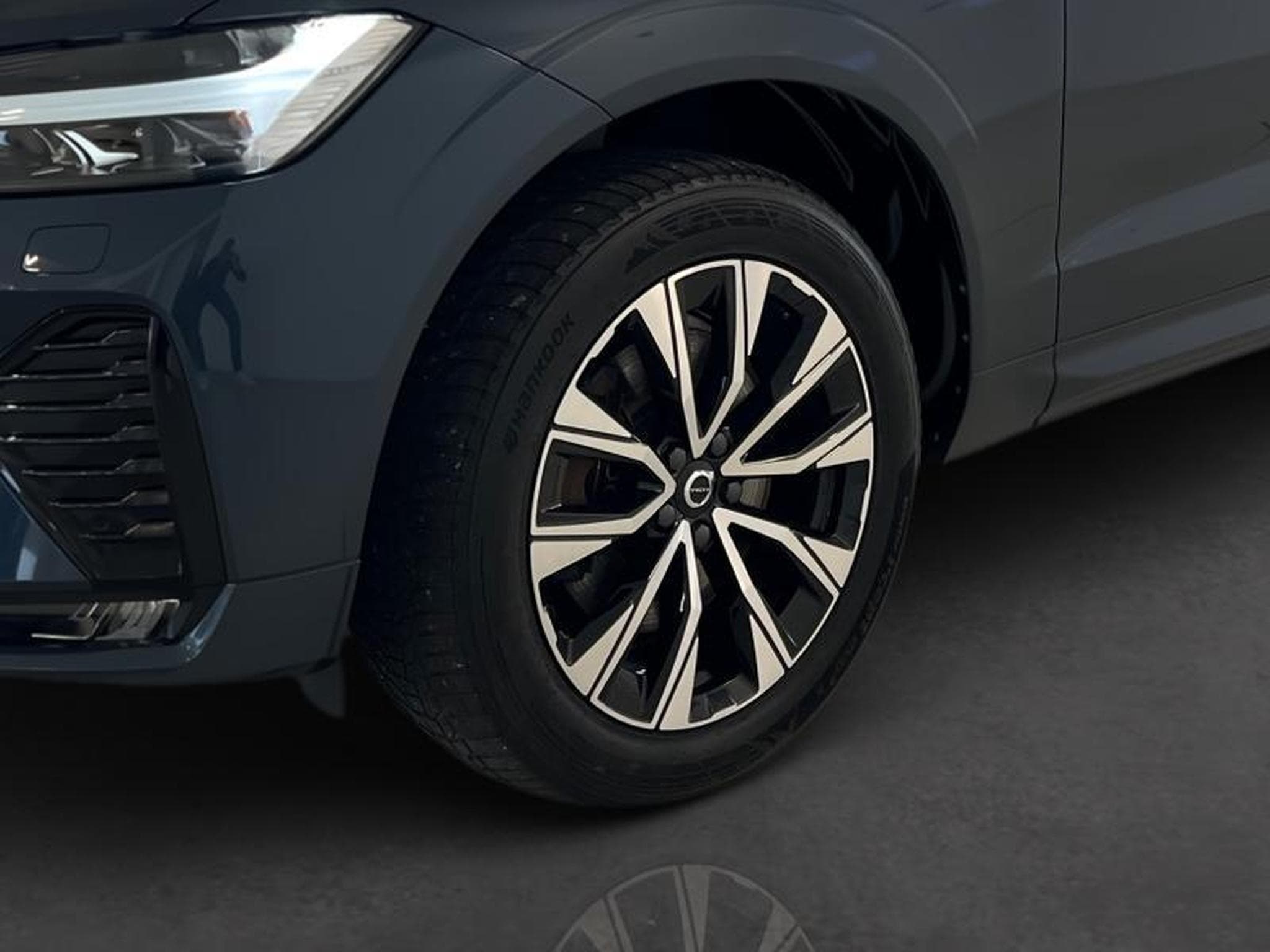 Volvo XC60 Plus Dark (2023) - Photo 6