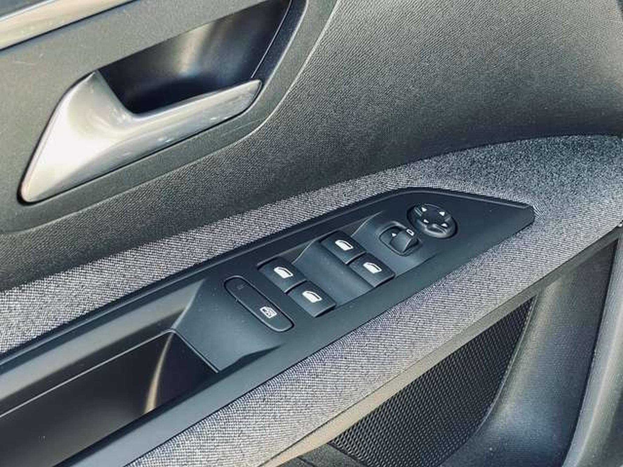 Peugeot 3008 3008 1.5 BlueHDi Active (2020) - Foto 12