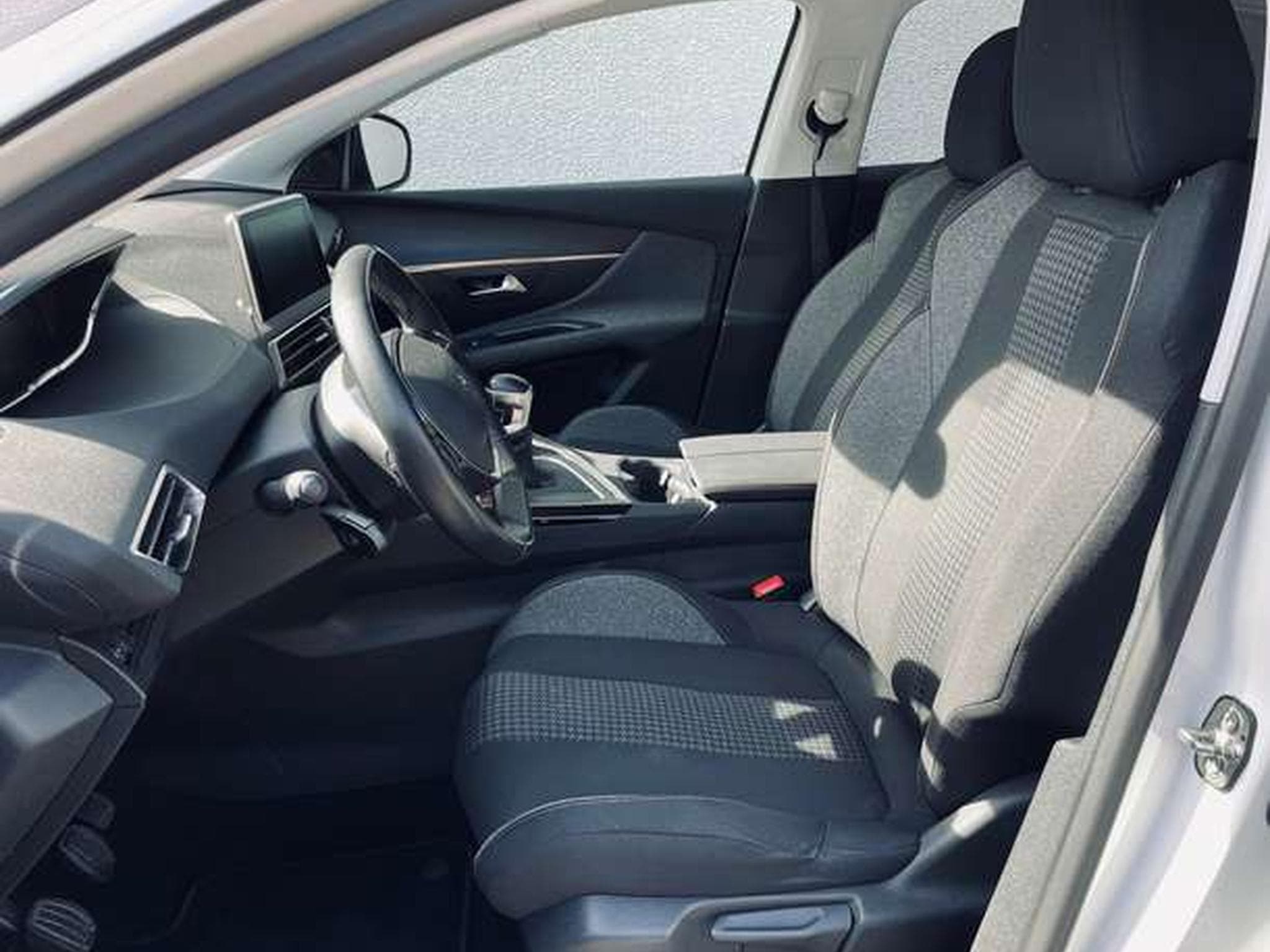 Peugeot 3008 3008 1.5 BlueHDi Active (2020) - Foto 13