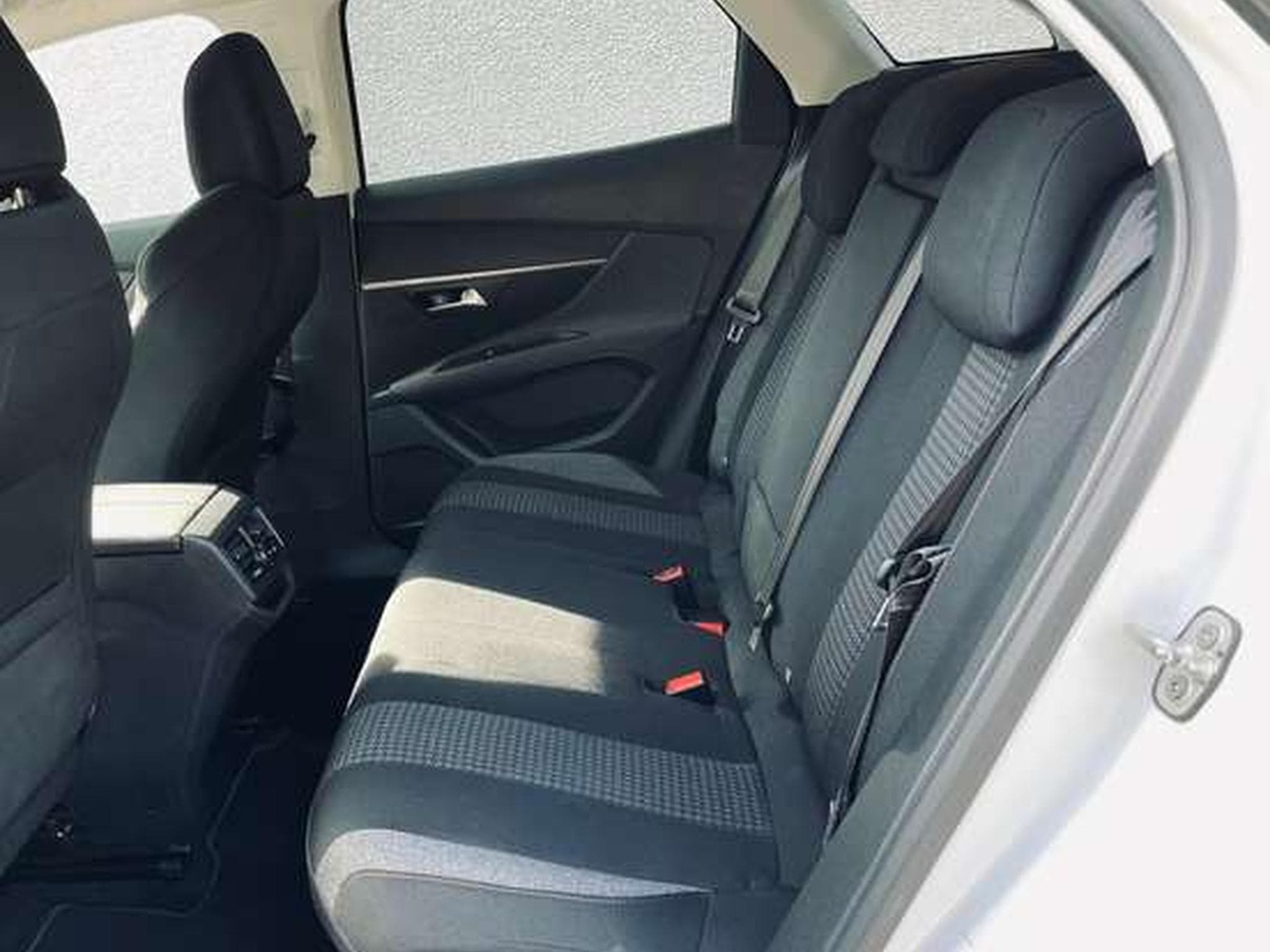 Peugeot 3008 3008 1.5 BlueHDi Active (2020) - Foto 14