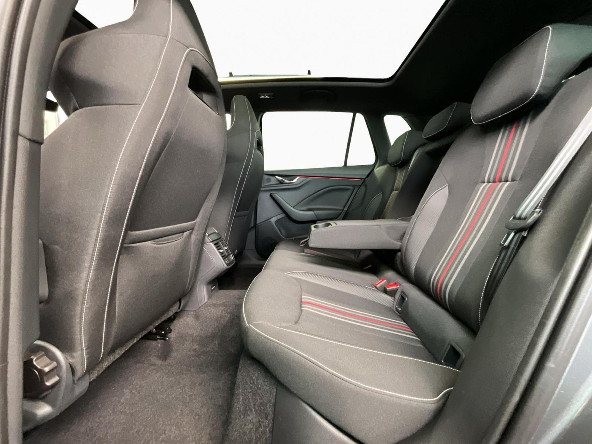 Skoda Kamiq Monte-Carlo+DSG+LED+LM18 (2024) - Photo 18