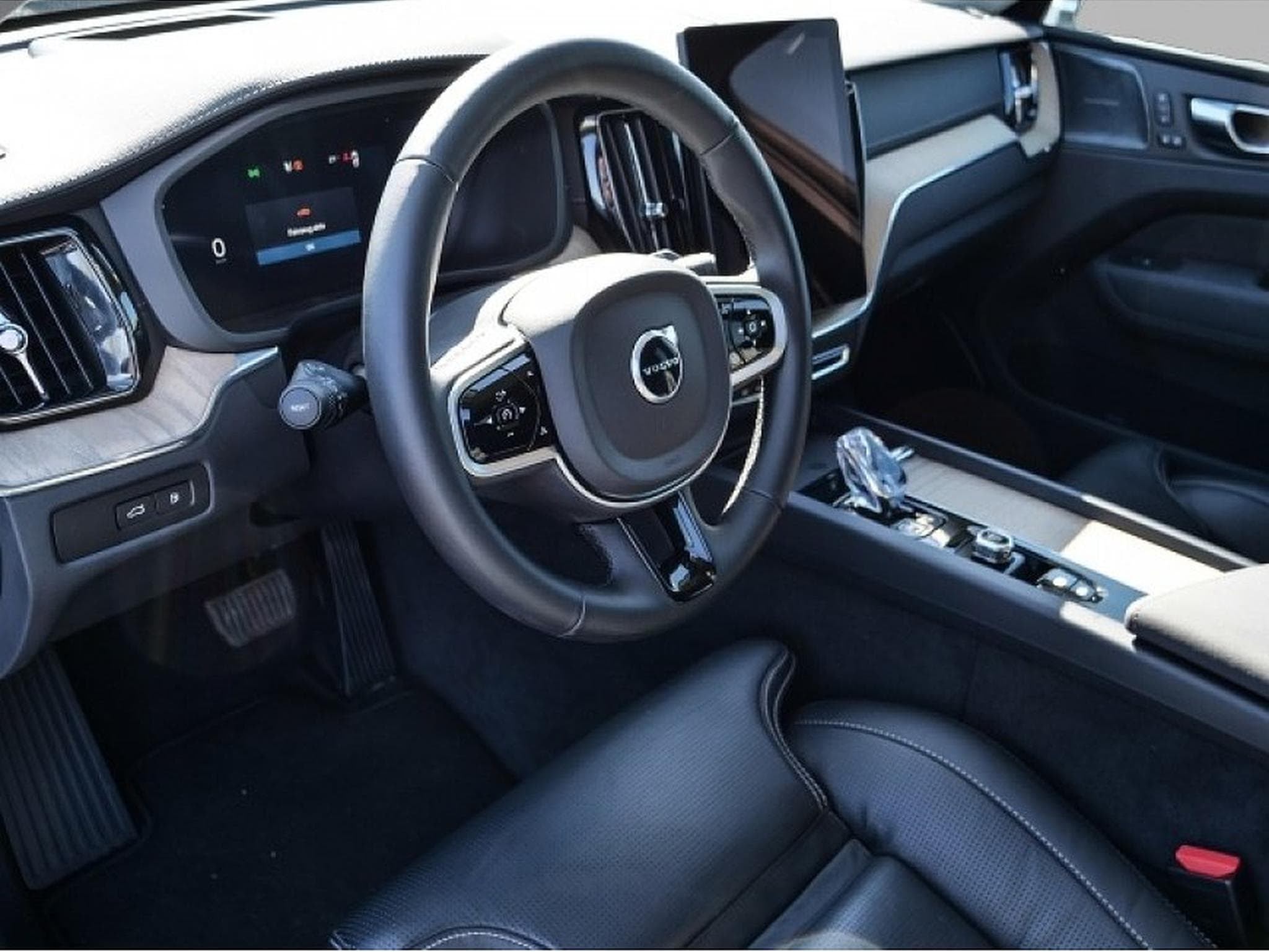 Volvo XC60 (2025) - Photo 3