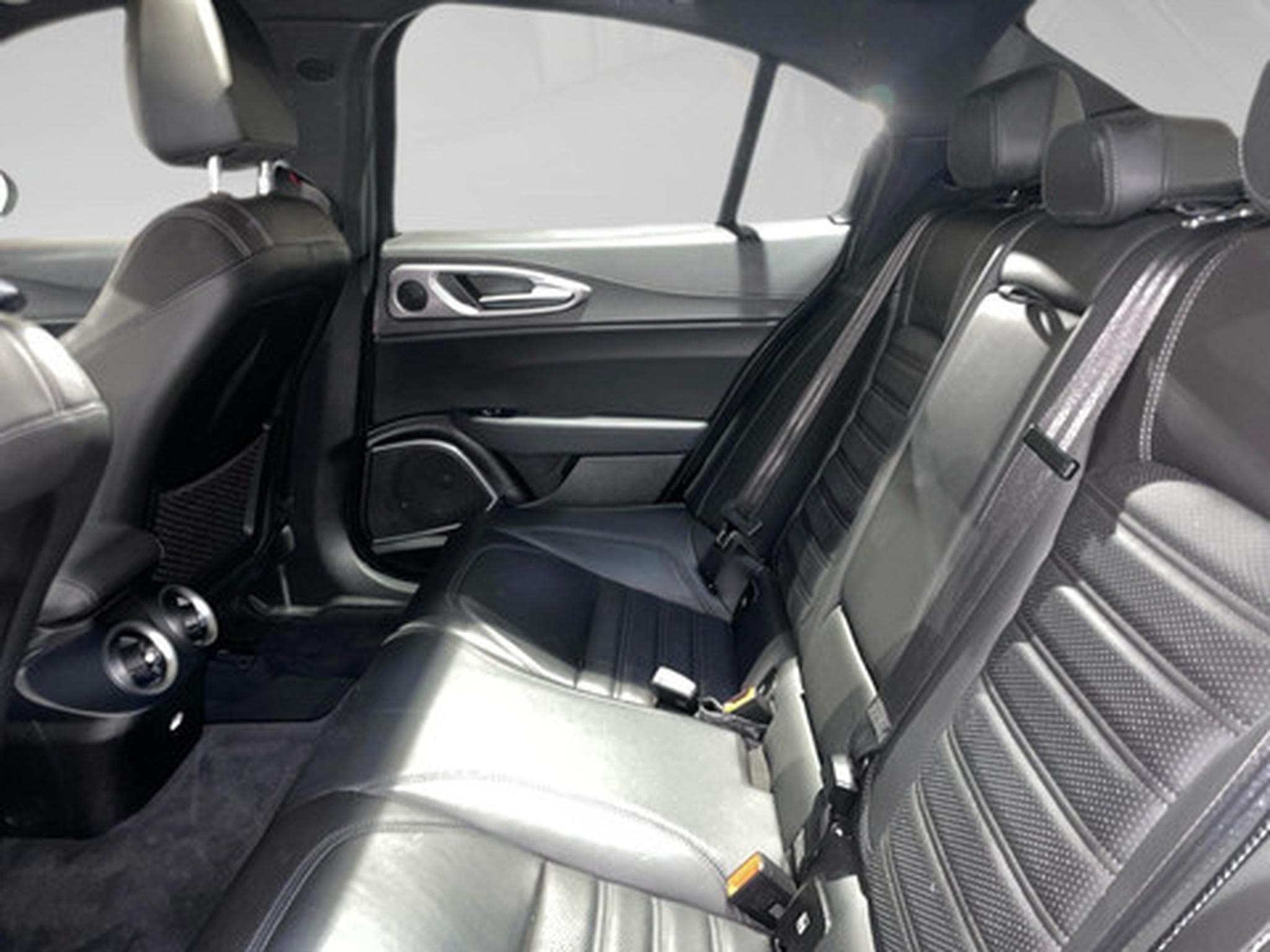 Alfa-Romeo Giulia 2.0 TB 280 Q4 Veloce AUTO (2026) - Foto 11