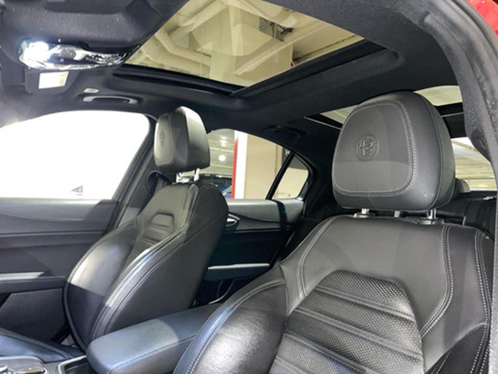 Alfa-Romeo Giulia 2.0 TB 280 Q4 Veloce AUTO (2026) - Foto 13